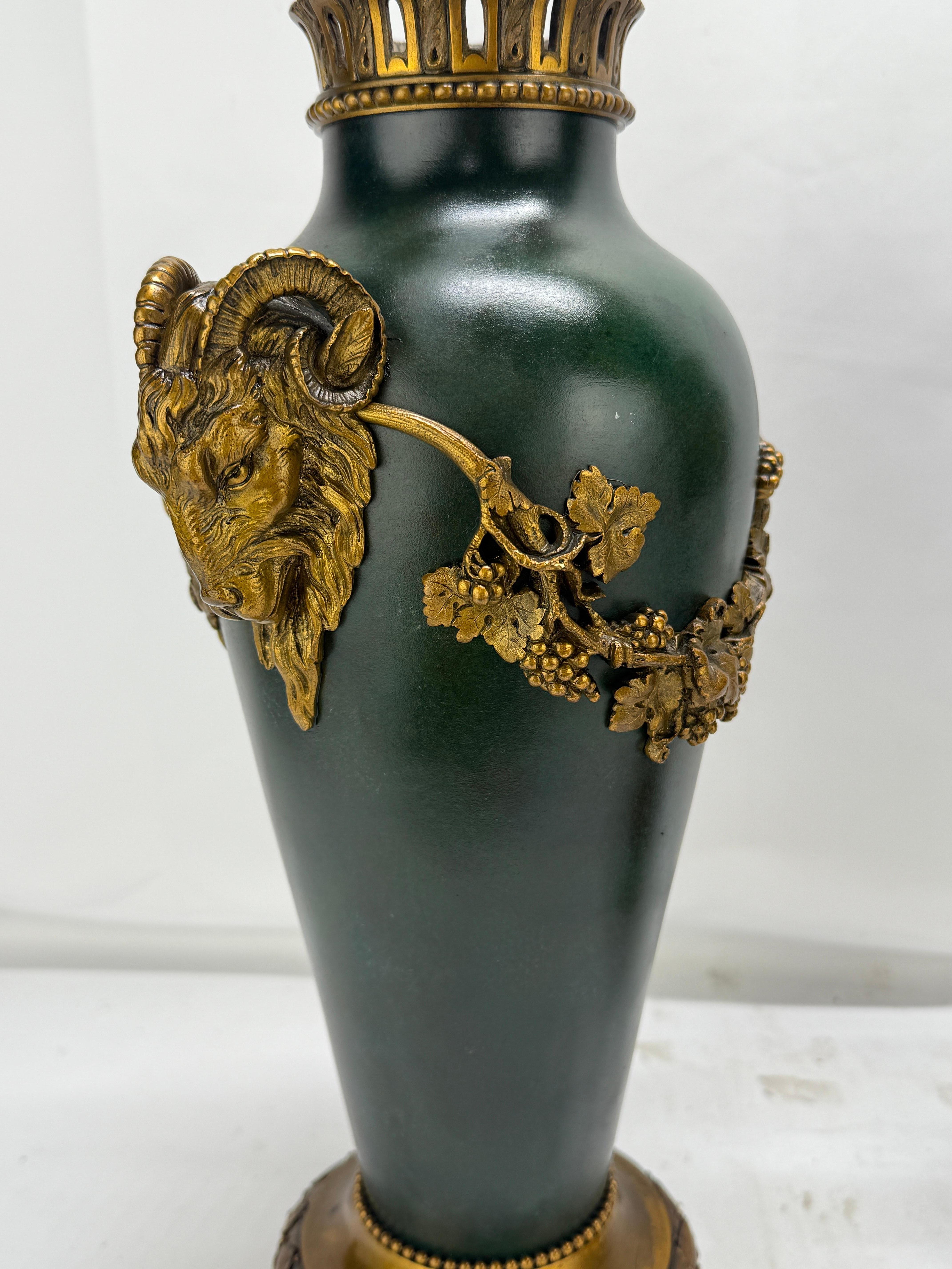 Pr, Jarrones de bronce dorado y patinado de Fumière et Cie, Paris, Renacimiento del Imperio francés en venta 5