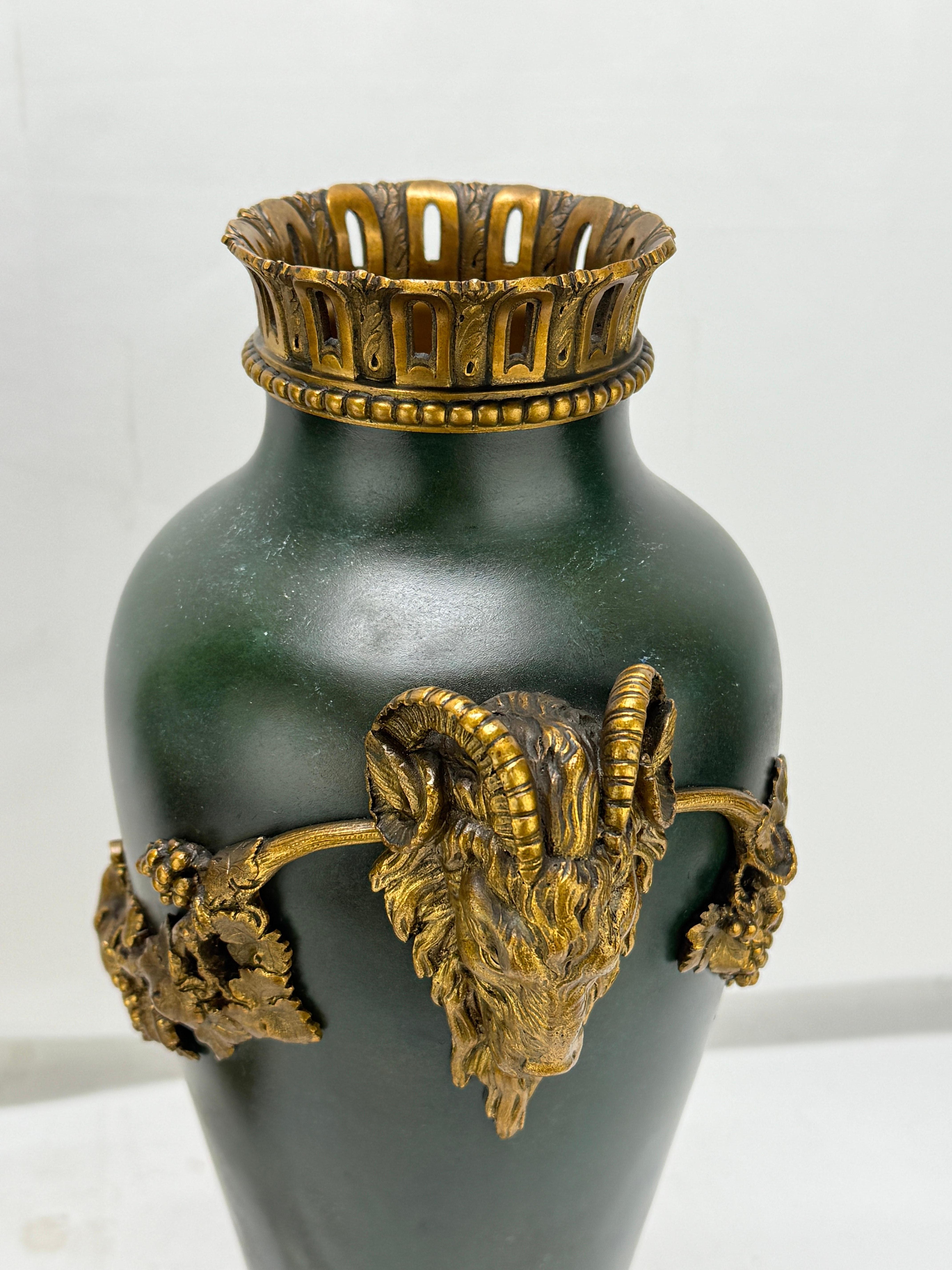 Pr, Jarrones de bronce dorado y patinado de Fumière et Cie, Paris, Renacimiento del Imperio francés siglo XIX en venta