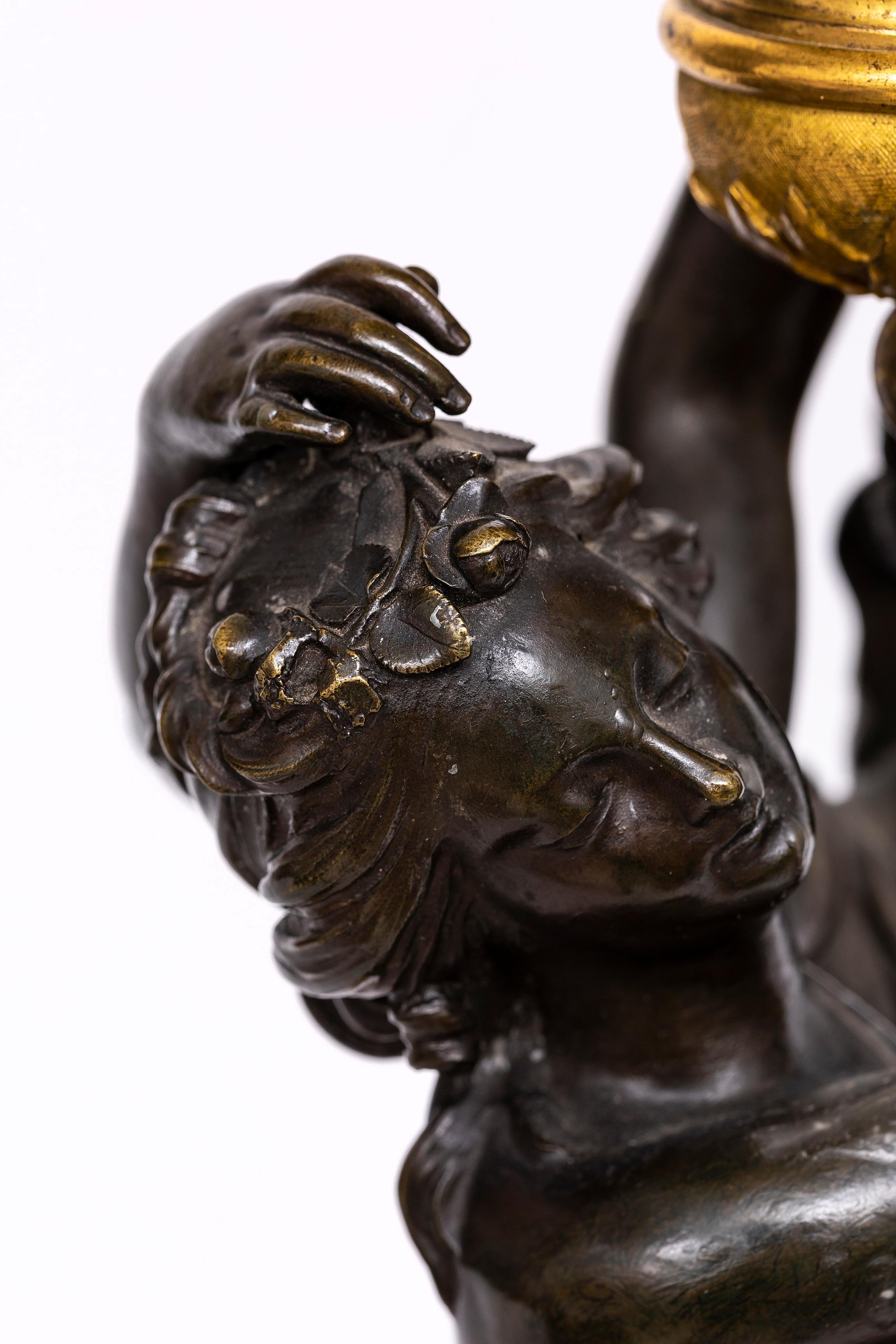 Pr. Candelabro francese a doppia figura in bronzo dorato e patinato del periodo Luigi XVI in vendita 3