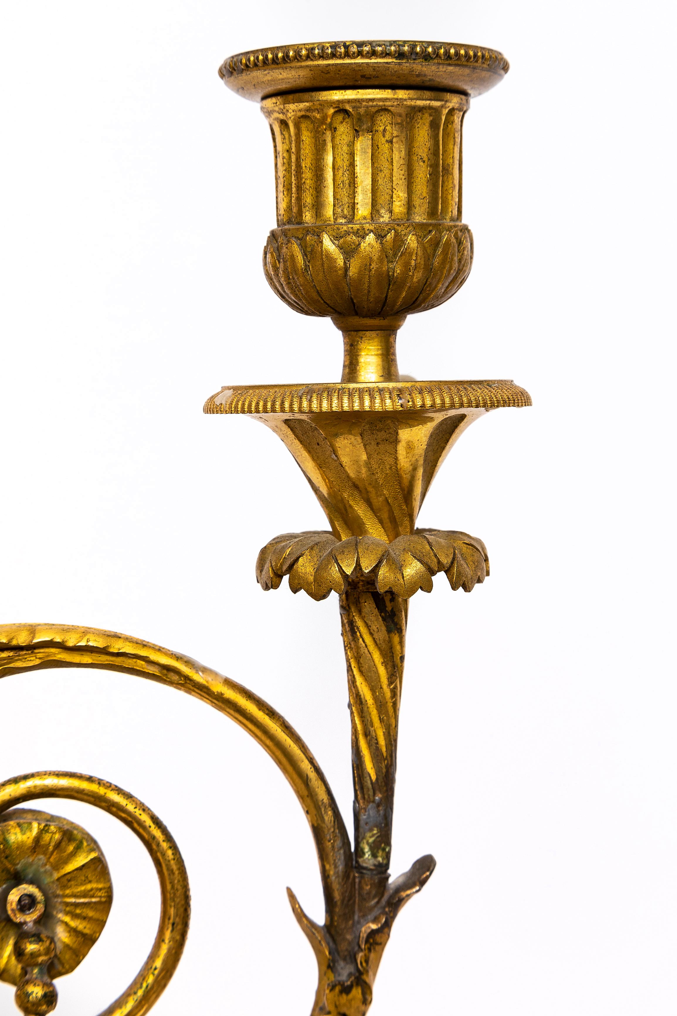 Pr. Candelabro francese a doppia figura in bronzo dorato e patinato del periodo Luigi XVI in vendita 6