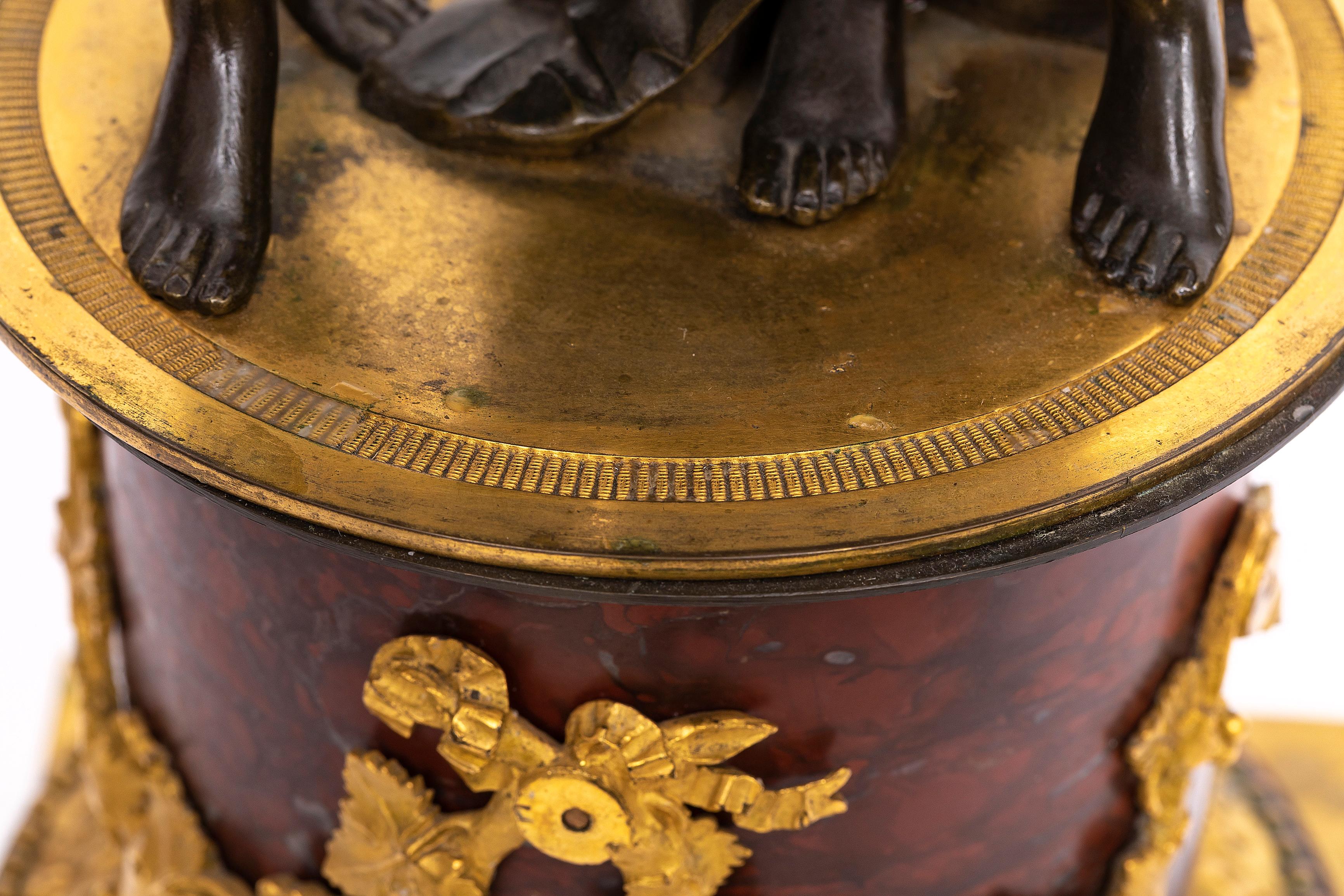 Pr. Candelabro francese a doppia figura in bronzo dorato e patinato del periodo Luigi XVI in vendita 9