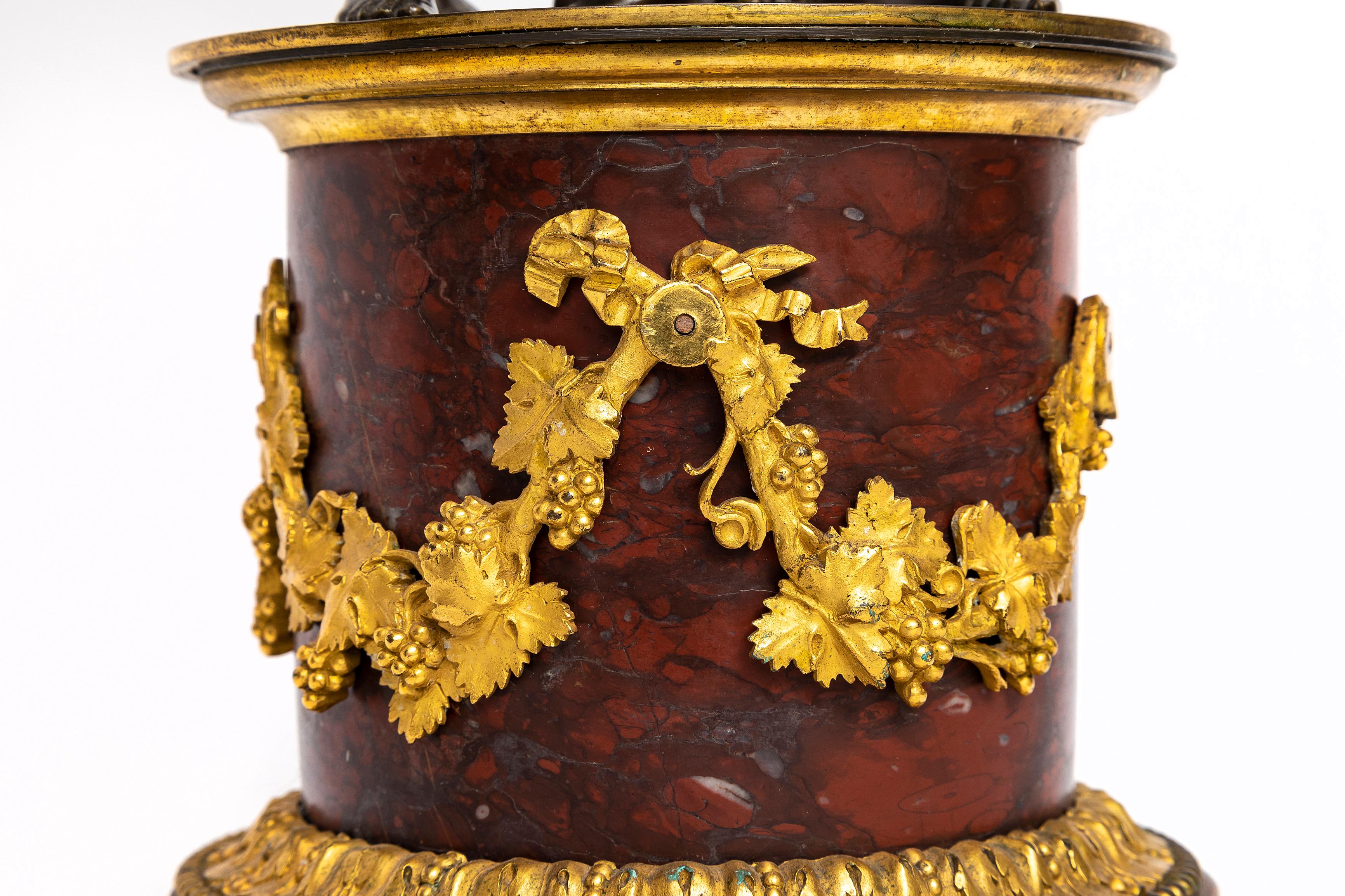 Pr. Candelabro francese a doppia figura in bronzo dorato e patinato del periodo Luigi XVI in vendita 10