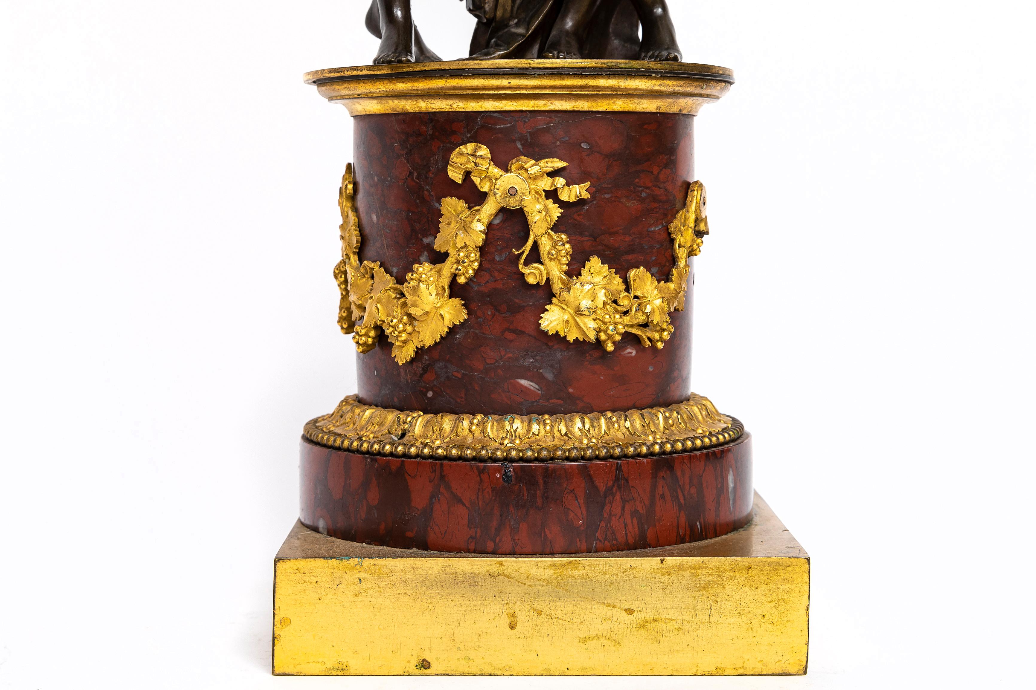 Pr. Candelabro francese a doppia figura in bronzo dorato e patinato del periodo Luigi XVI in vendita 11