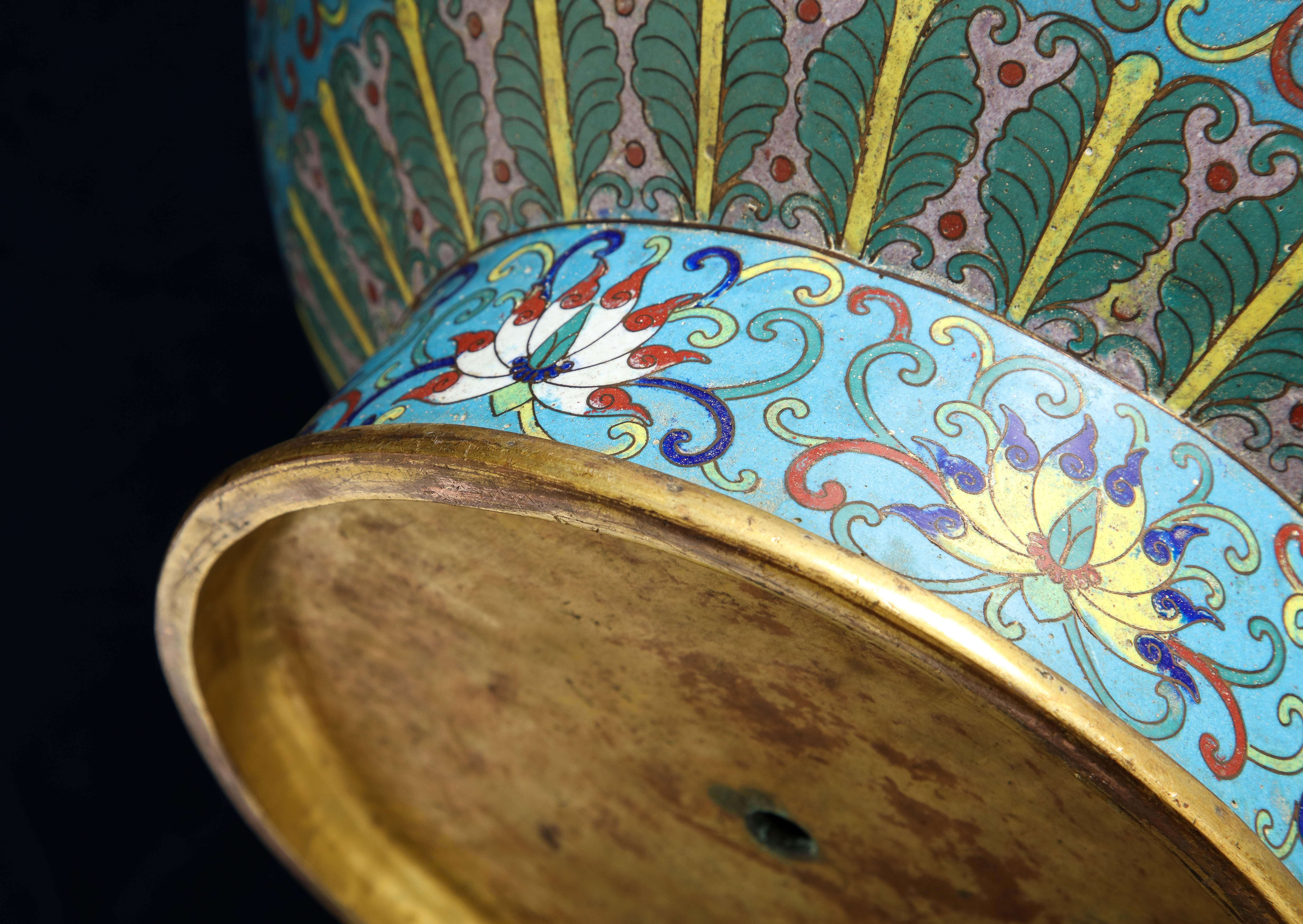 Pr. Vasi francesi montati su ormolu e vasi cinesi cloisonné Lacarrière Frères & Delatour in vendita 12