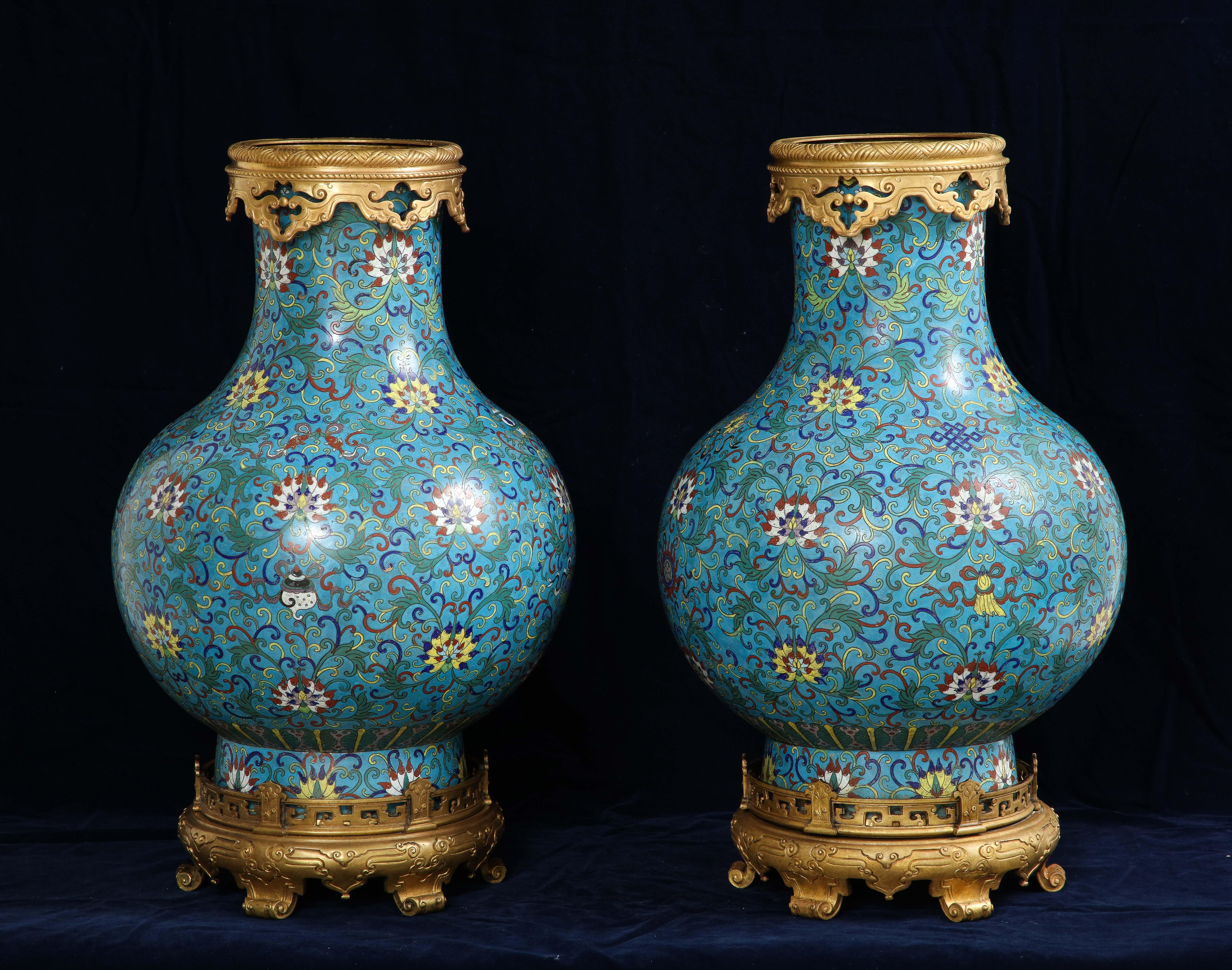 Luigi XVI Pr. Vasi francesi montati su ormolu e vasi cinesi cloisonné Lacarrière Frères & Delatour in vendita