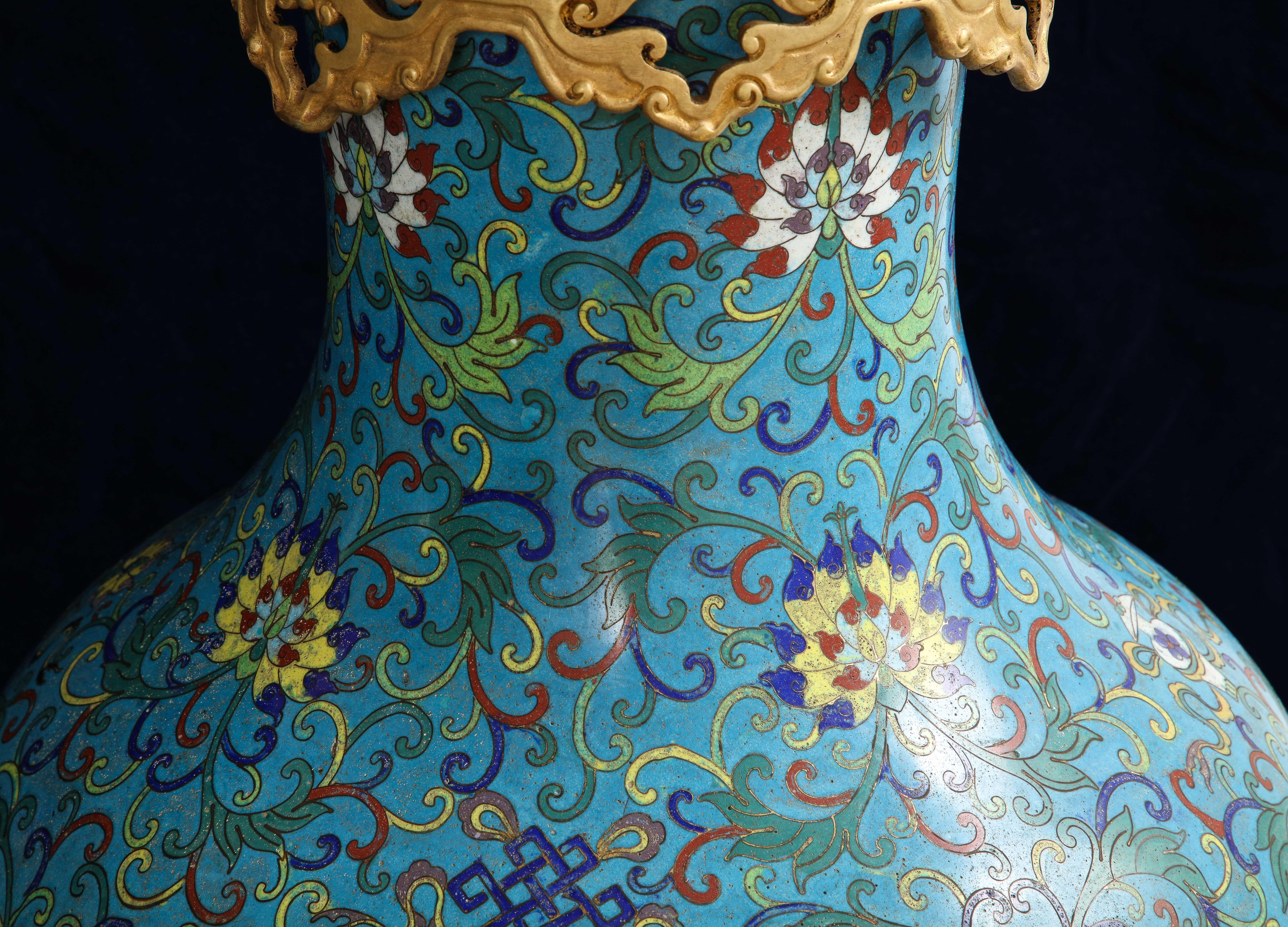Pr. Vasi francesi montati su ormolu e vasi cinesi cloisonné Lacarrière Frères & Delatour In condizioni buone in vendita a New York, NY