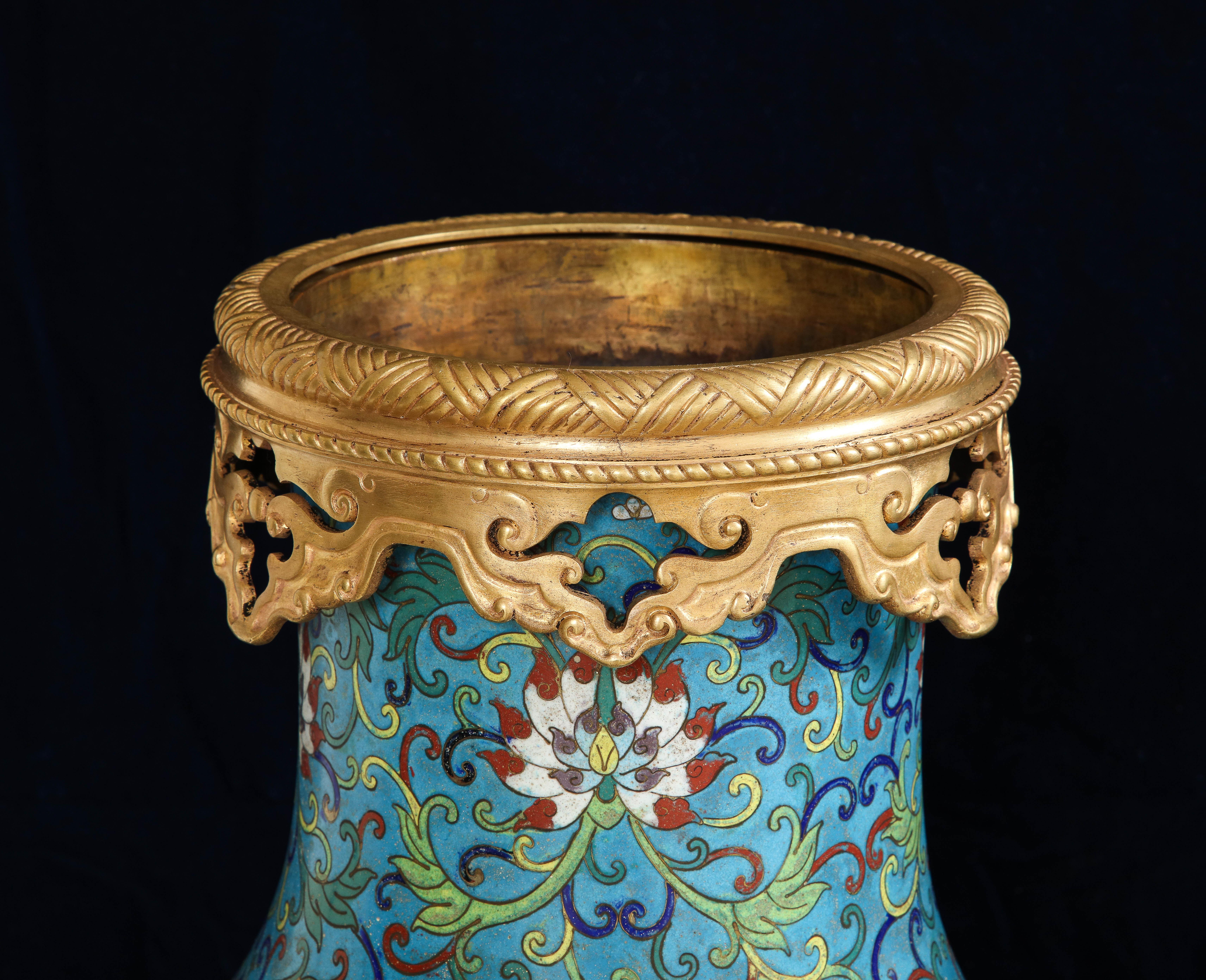 Smalto Pr. Vasi francesi montati su ormolu e vasi cinesi cloisonné Lacarrière Frères & Delatour in vendita