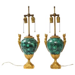 Pr. Lampade francesi in porcellana con montatura in ormolu e finta malachite con fanciulle neoclassiche