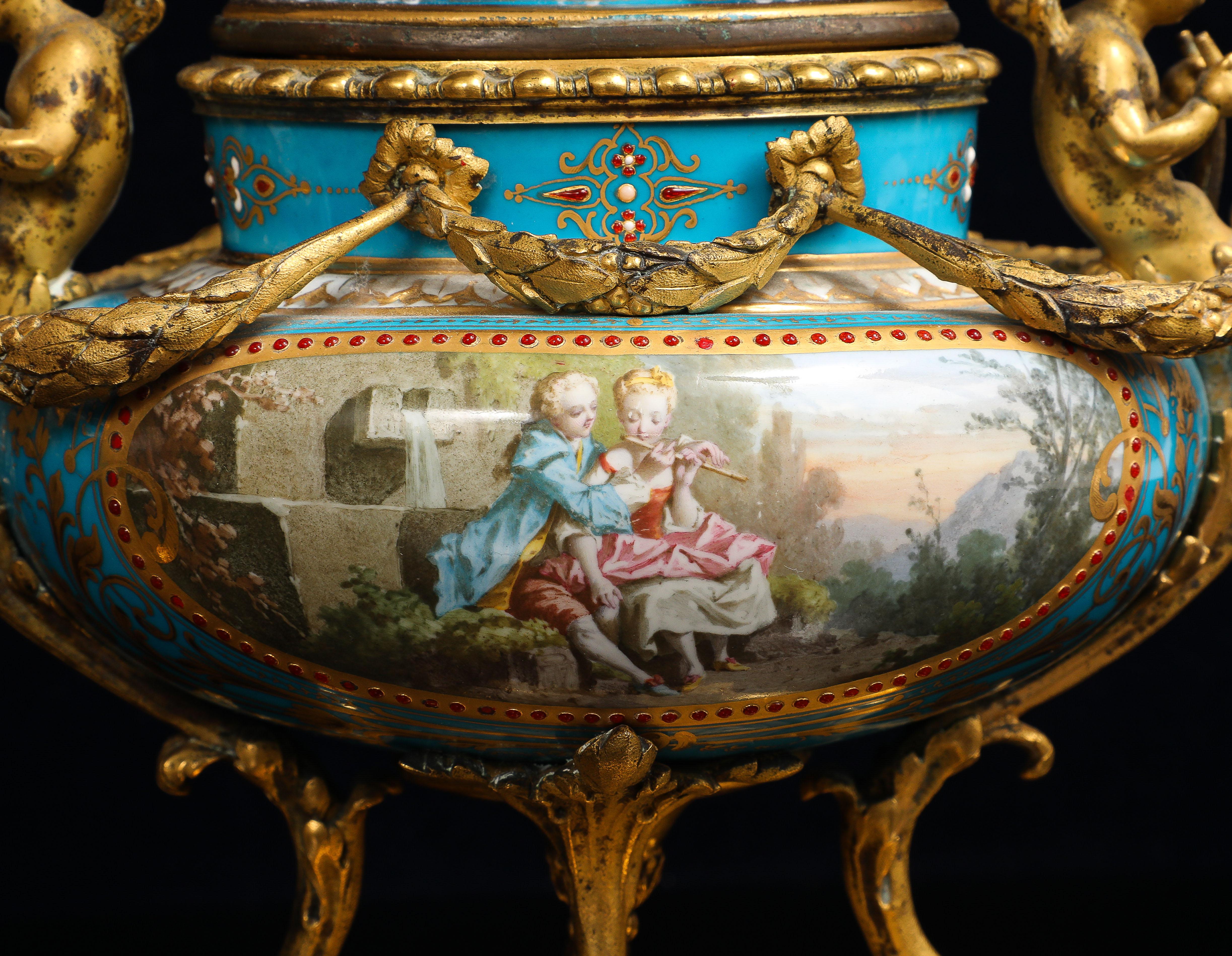 Pr. Jarrones franceses de porcelana enjoyada azul celeste de Sevres montados en ormolu, H. Picard en venta 4