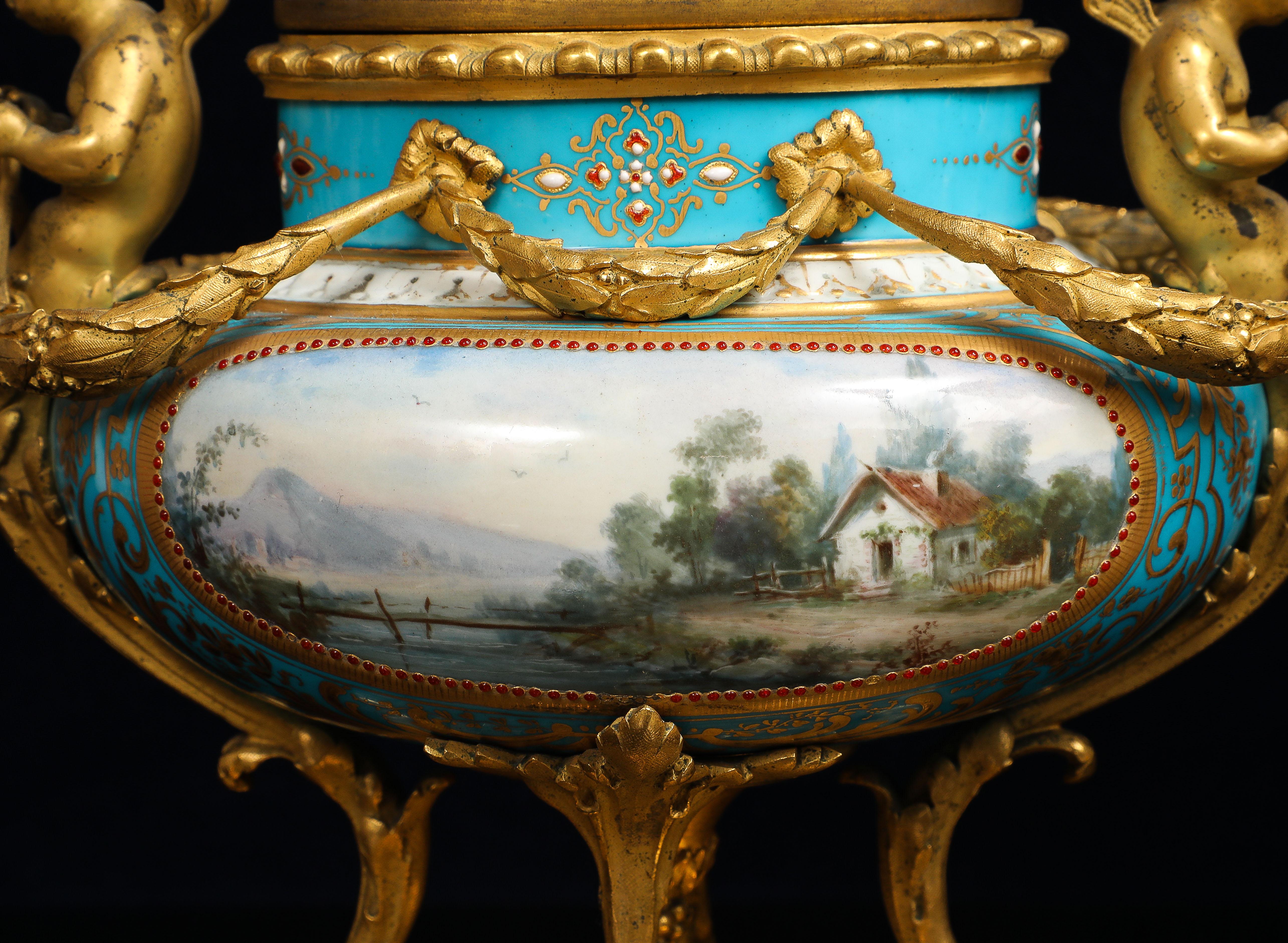 Pr. Jarrones franceses de porcelana enjoyada azul celeste de Sevres montados en ormolu, H. Picard en venta 5