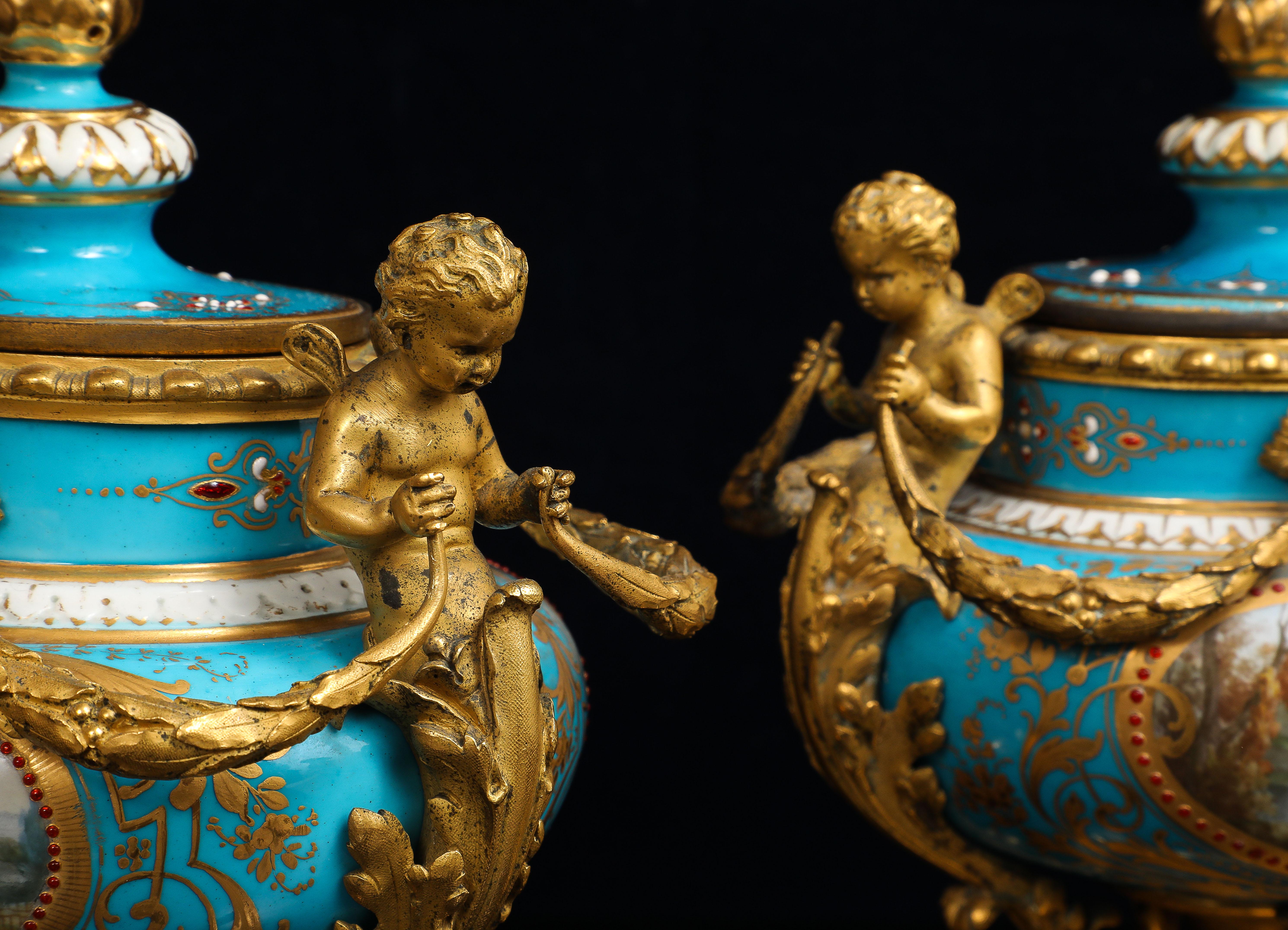 Pr. Jarrones franceses de porcelana enjoyada azul celeste de Sevres montados en ormolu, H. Picard en venta 7