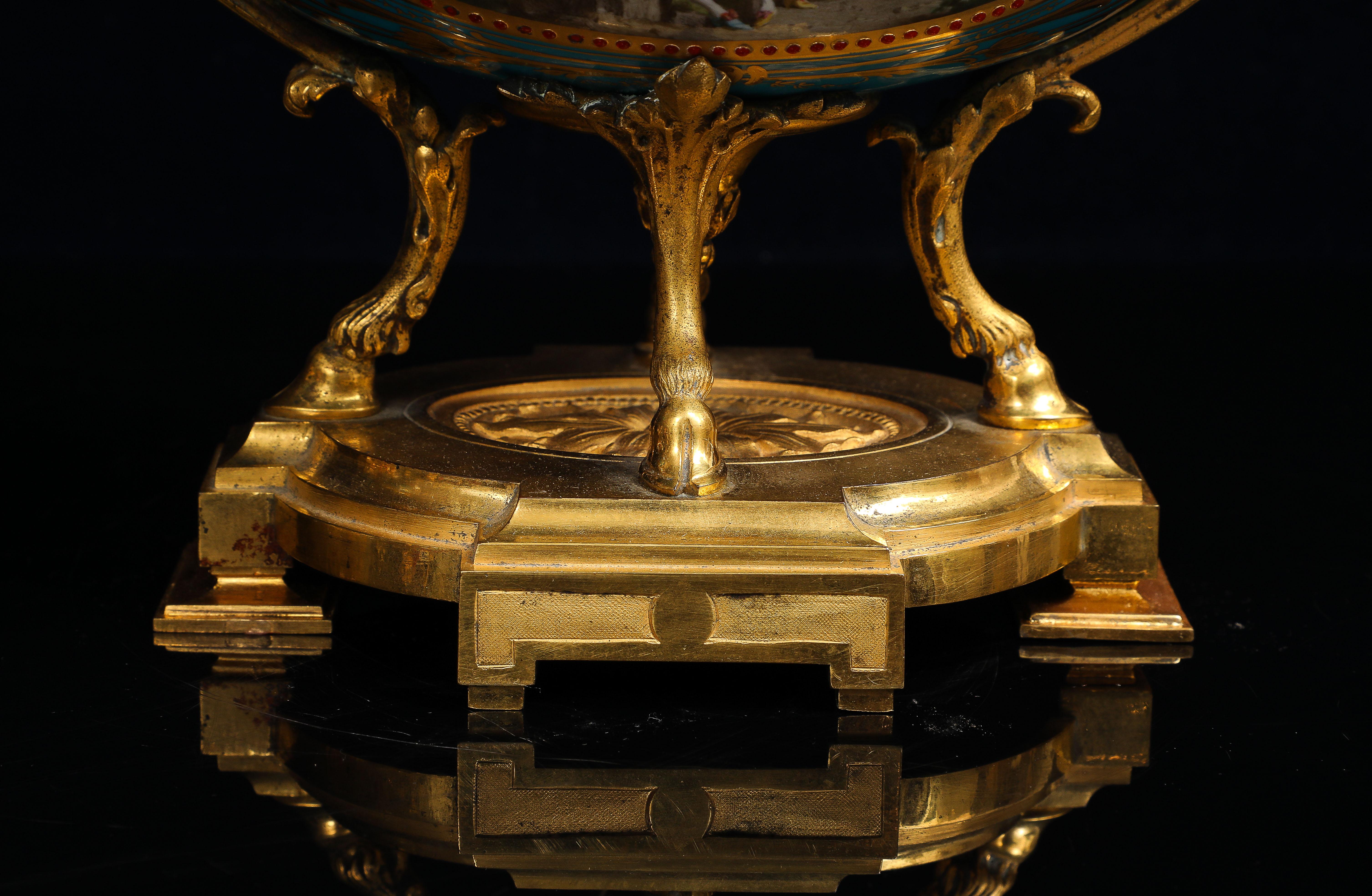 Pr. Jarrones franceses de porcelana enjoyada azul celeste de Sevres montados en ormolu, H. Picard en venta 9