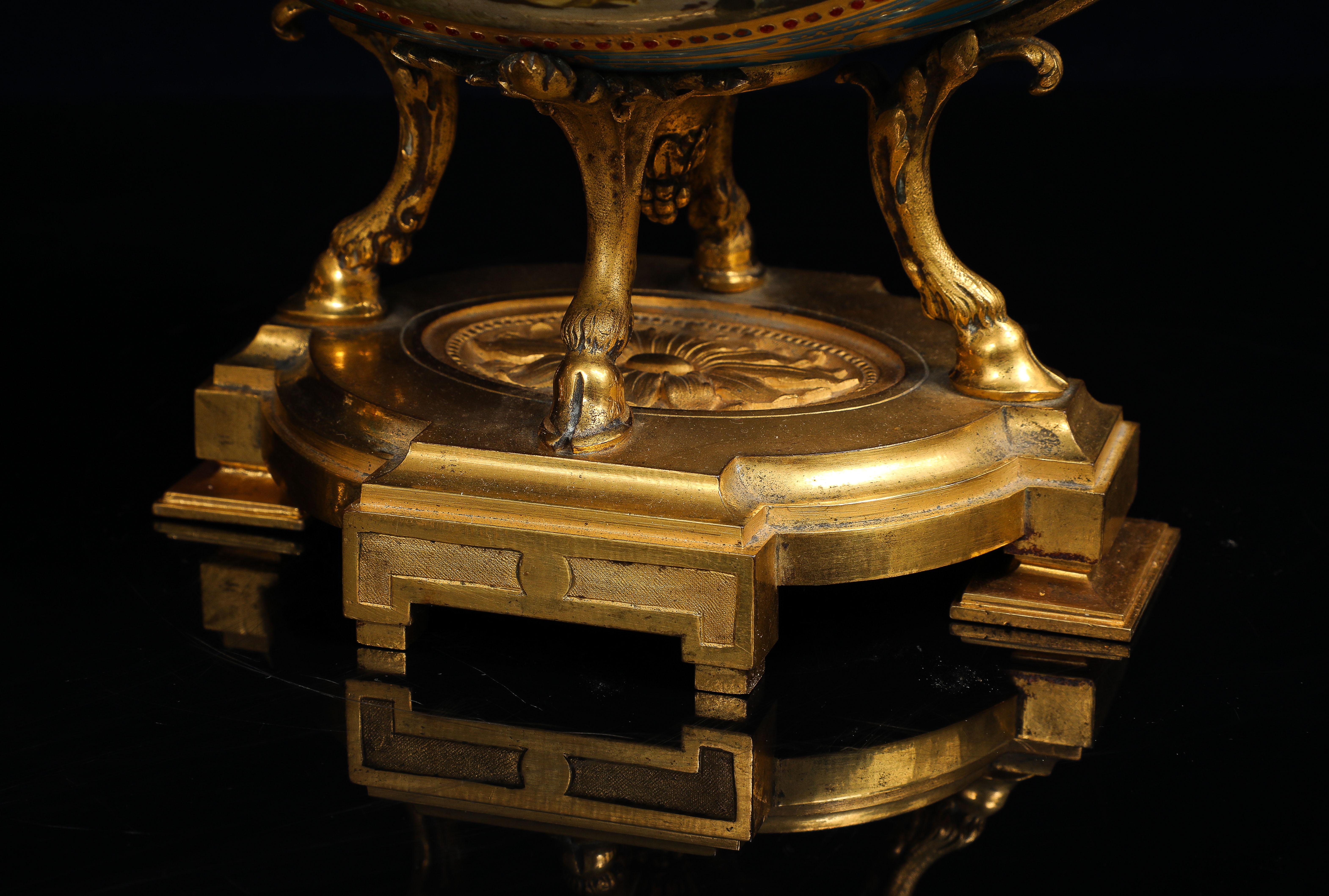 Pr. Jarrones franceses de porcelana enjoyada azul celeste de Sevres montados en ormolu, H. Picard en venta 11