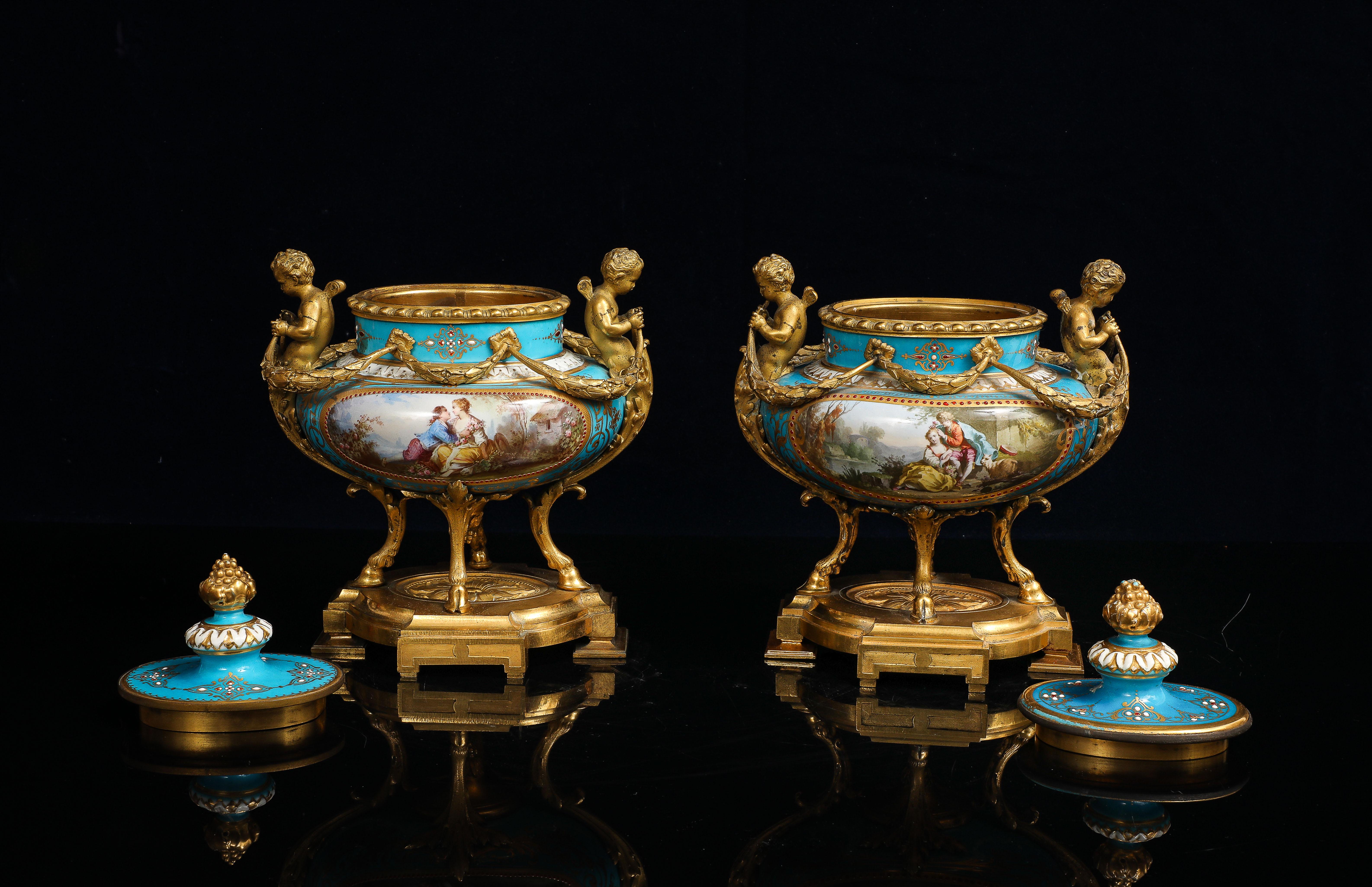 Pr. Jarrones franceses de porcelana enjoyada azul celeste de Sevres montados en ormolu, H. Picard en venta 1