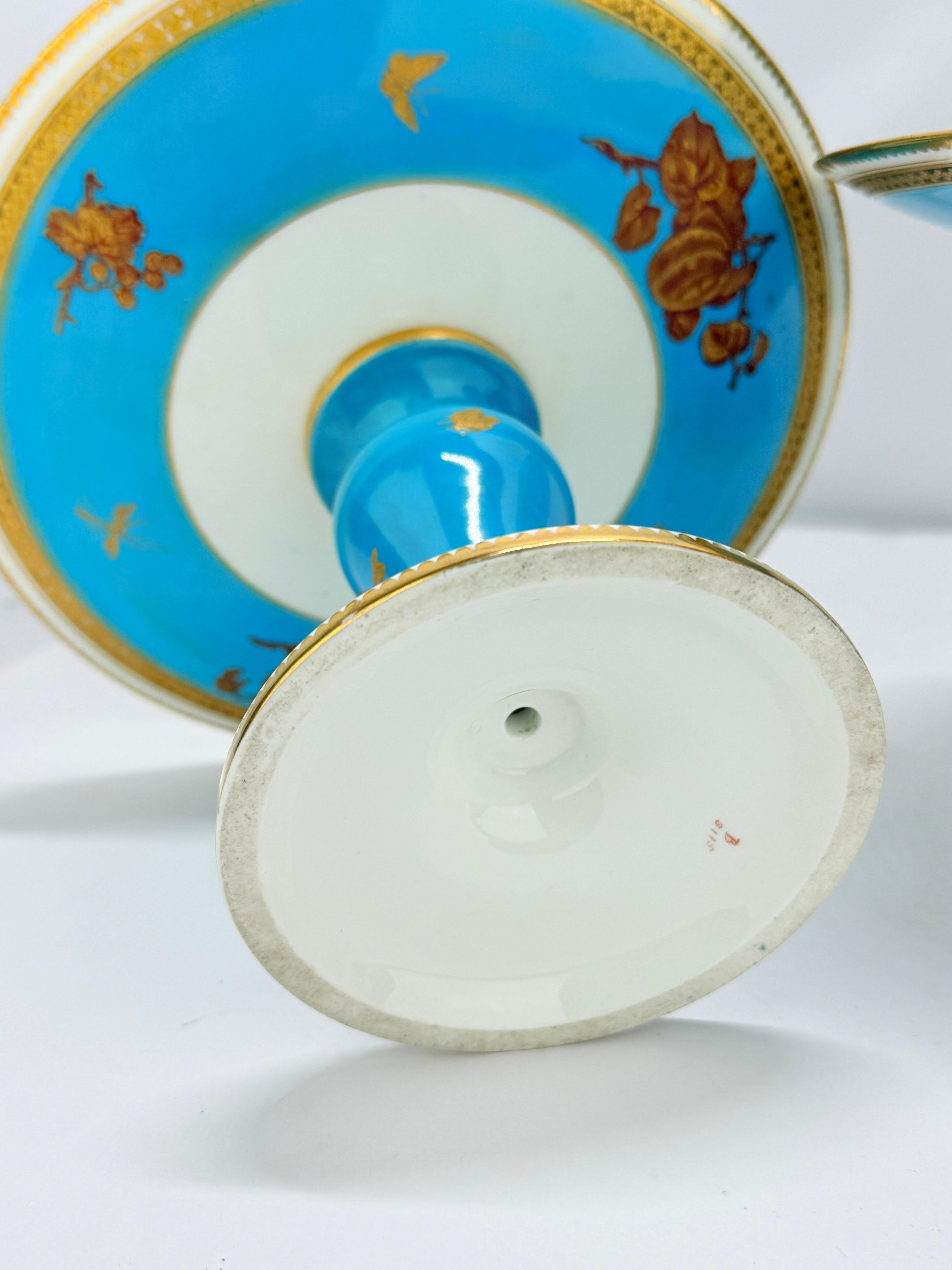 Pr, Compotas de Porcelana Francesa Bleu Céleste con Detalles Dorados y Esmaltados en venta 2