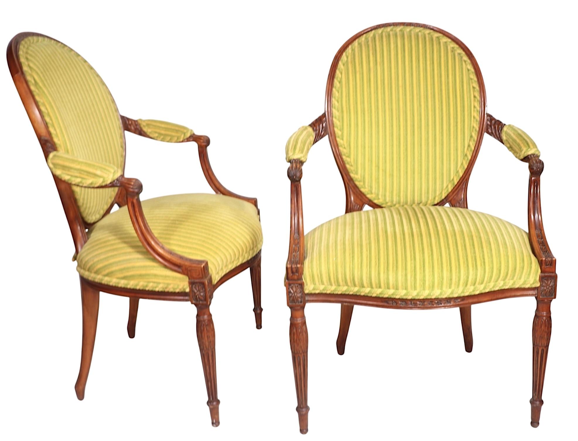 Sculpté à la main Pr. Fauteuils Fauteuil de style français en vente