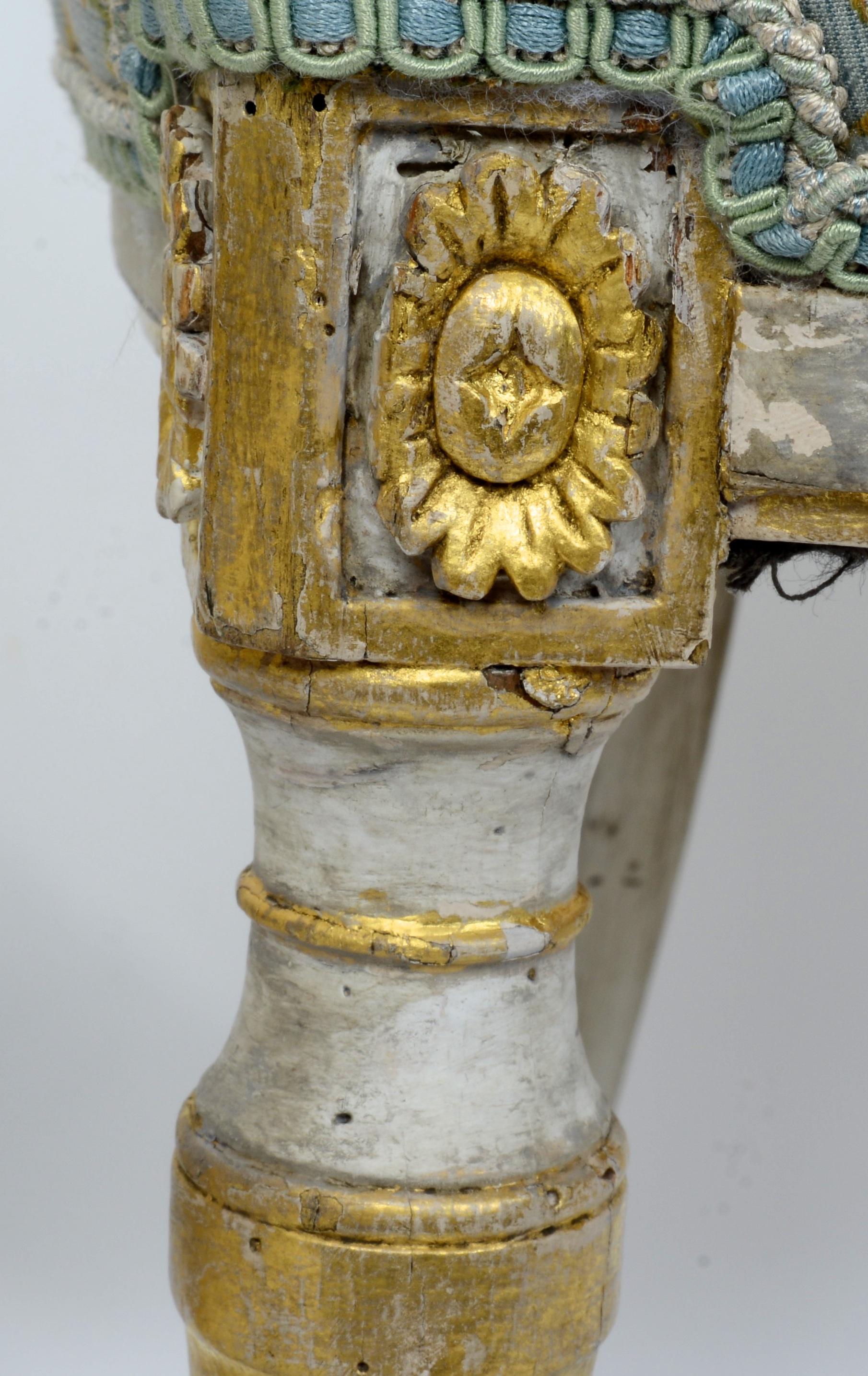 Chaises à dossier en forme de bouclier peintes couleur crème Pr Geo III, dos sculptés et dorés « Prince de Galles » Bon état - En vente à valatie, NY