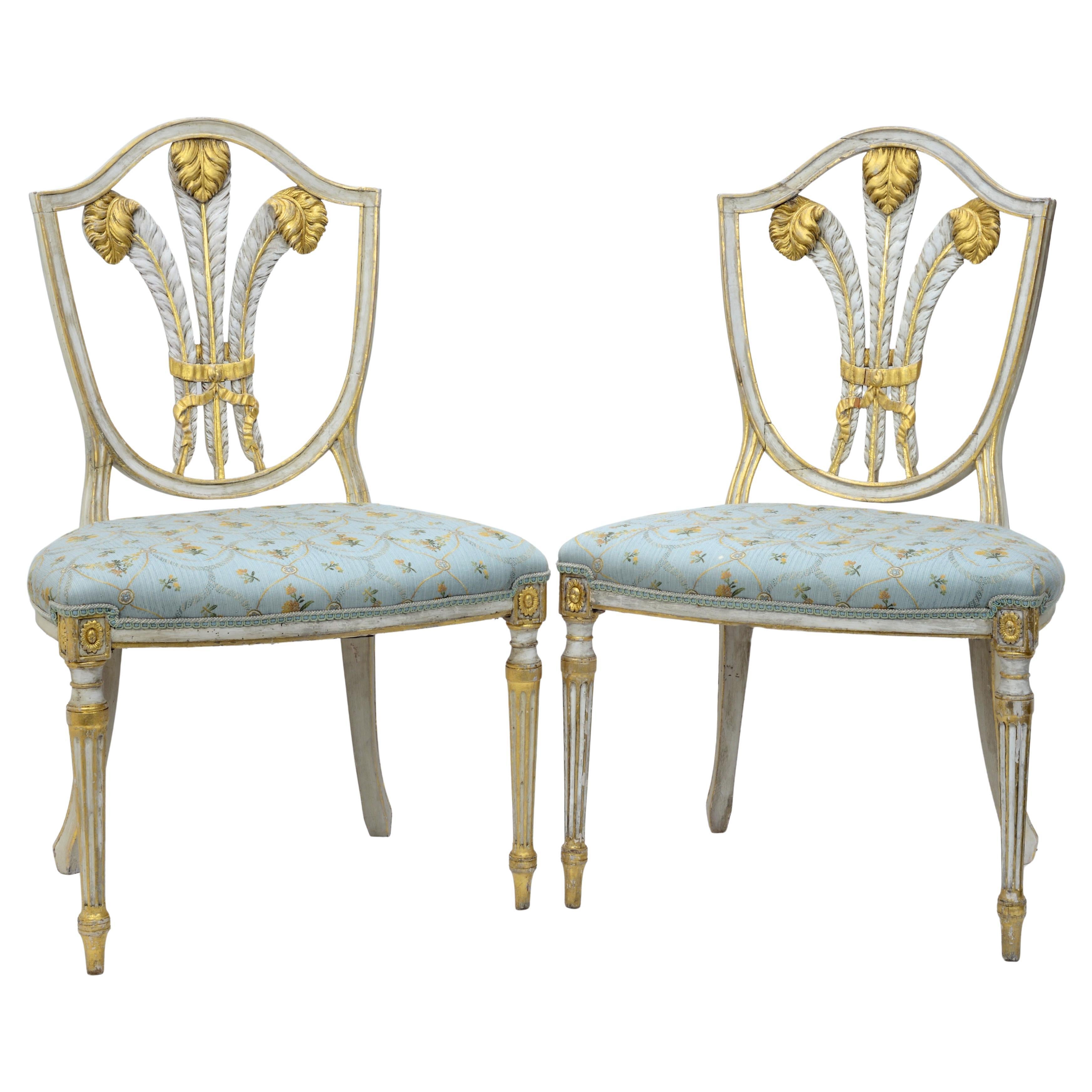 Chaises à dossier en forme de bouclier peintes couleur crème Pr Geo III, dos sculptés et dorés « Prince de Galles » en vente
