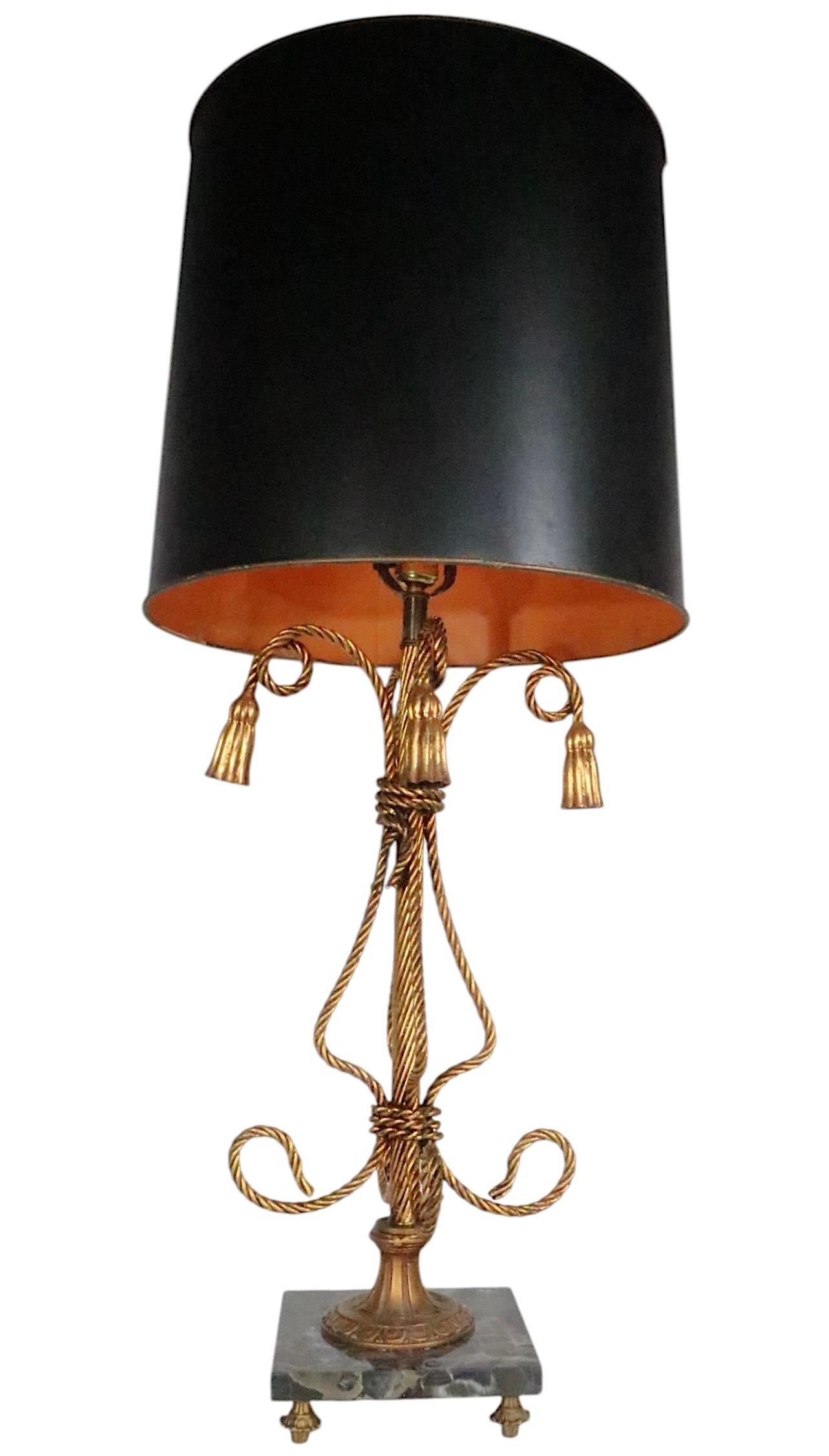 Pr. Lampada da tavolo in metallo dorato con corda e nappe Made in Italy anni '50 circa in vendita 3