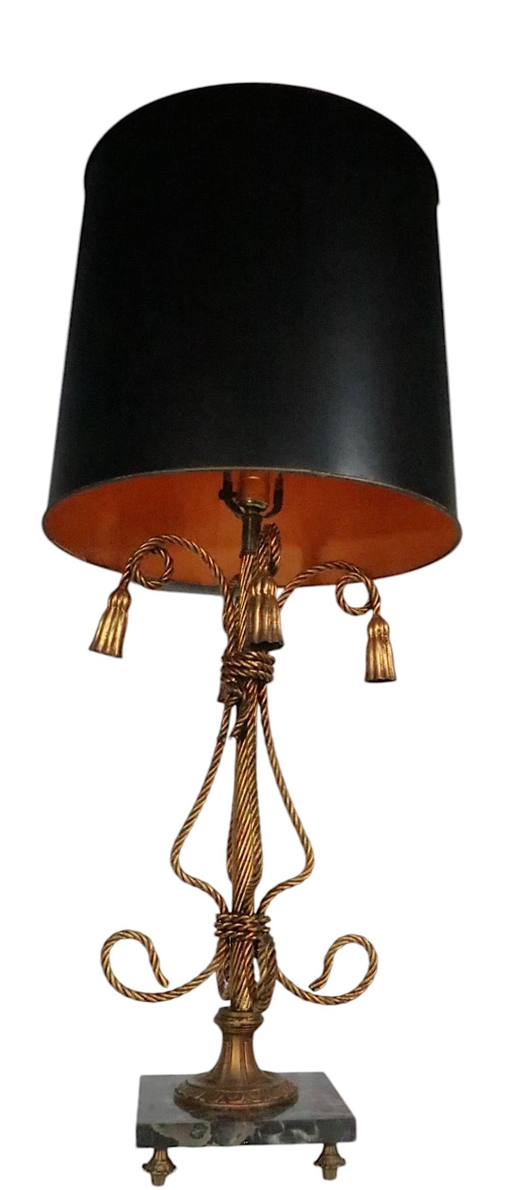 Pr. Lampada da tavolo in metallo dorato con corda e nappe Made in Italy anni '50 circa in vendita 4
