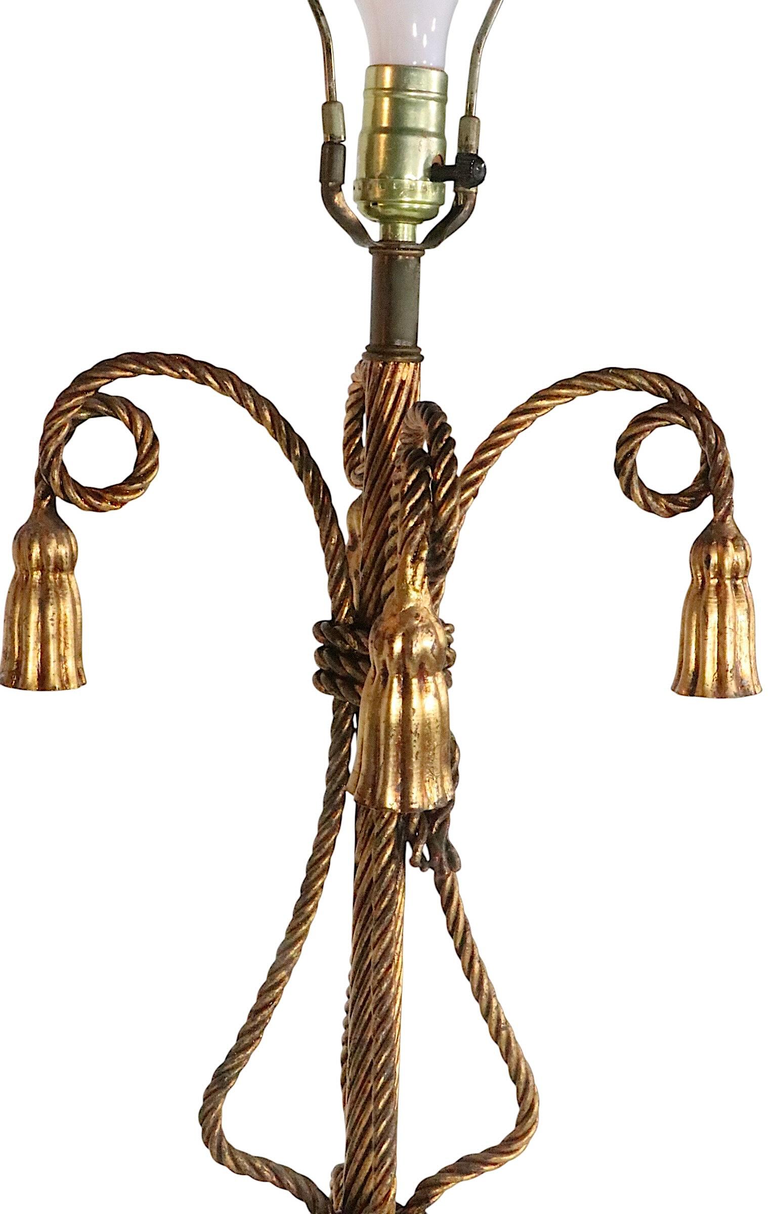 Pr. Lampada da tavolo in metallo dorato con corda e nappe Made in Italy anni '50 circa in vendita 9