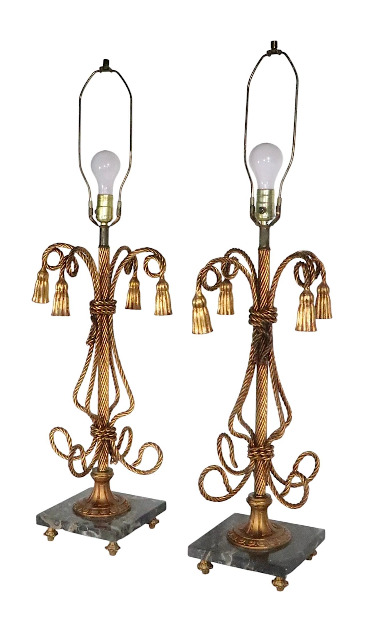 Pr. Lampada da tavolo in metallo dorato con corda e nappe Made in Italy anni '50 circa in vendita 10