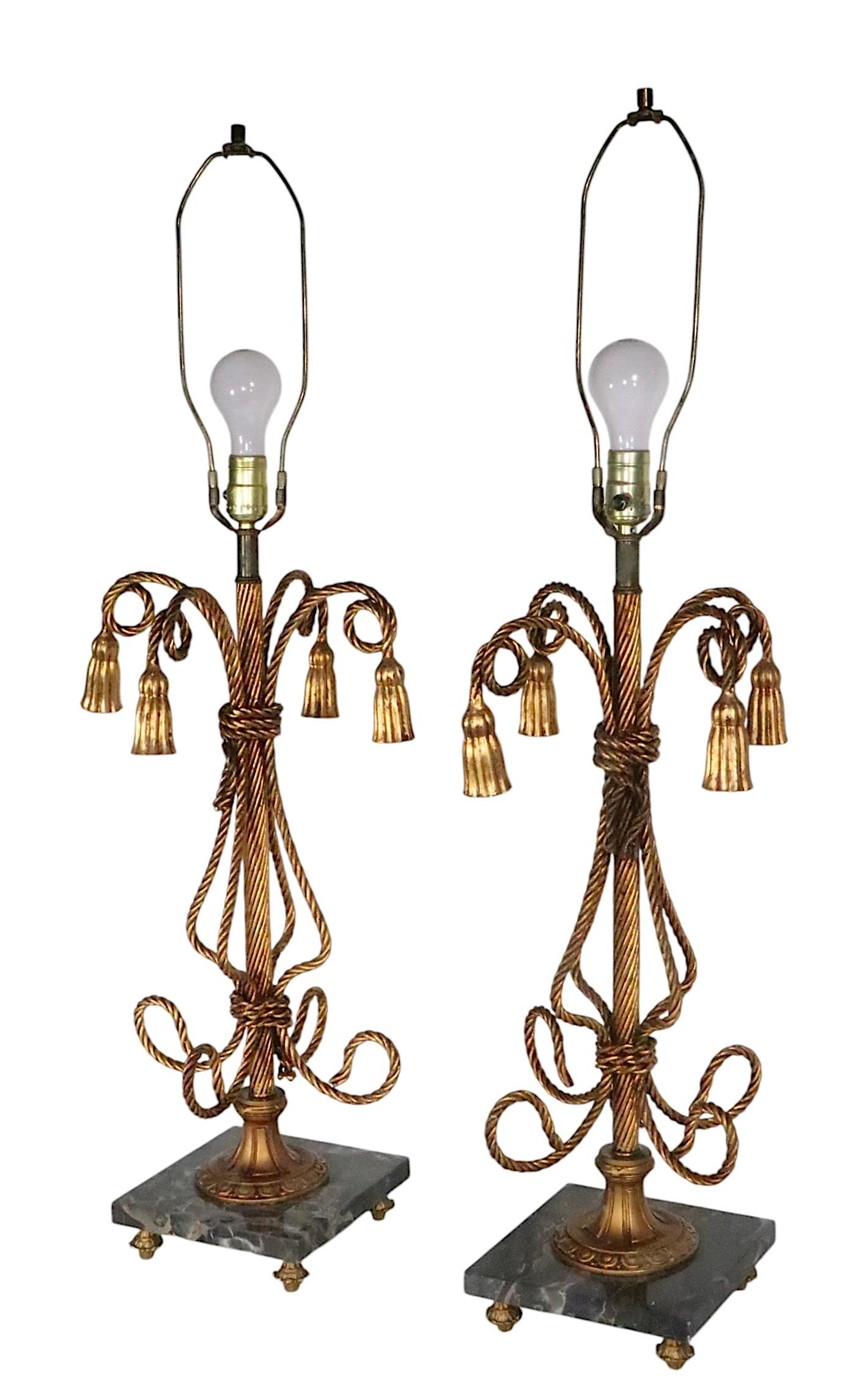 Pr. Lampada da tavolo in metallo dorato con corda e nappe Made in Italy anni '50 circa in vendita 12