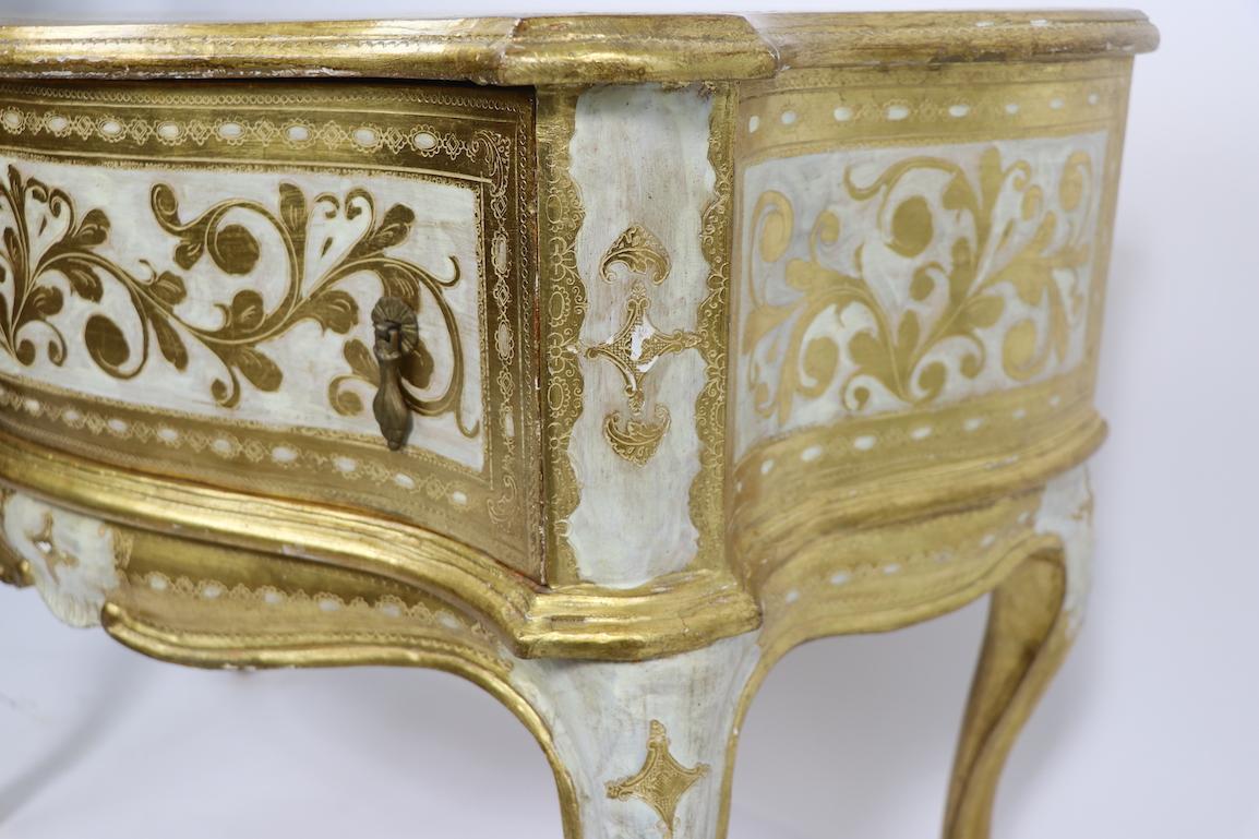 Pair of Giltwood Nightstands Made in Italy by Florentine Furniture 1