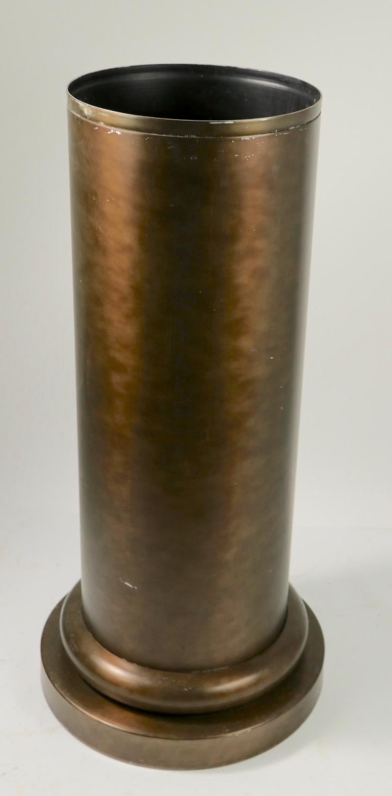Paar Halbsäulen-Pflanzgefäße aus eloxiertem Aluminium (Eloxiert) im Angebot