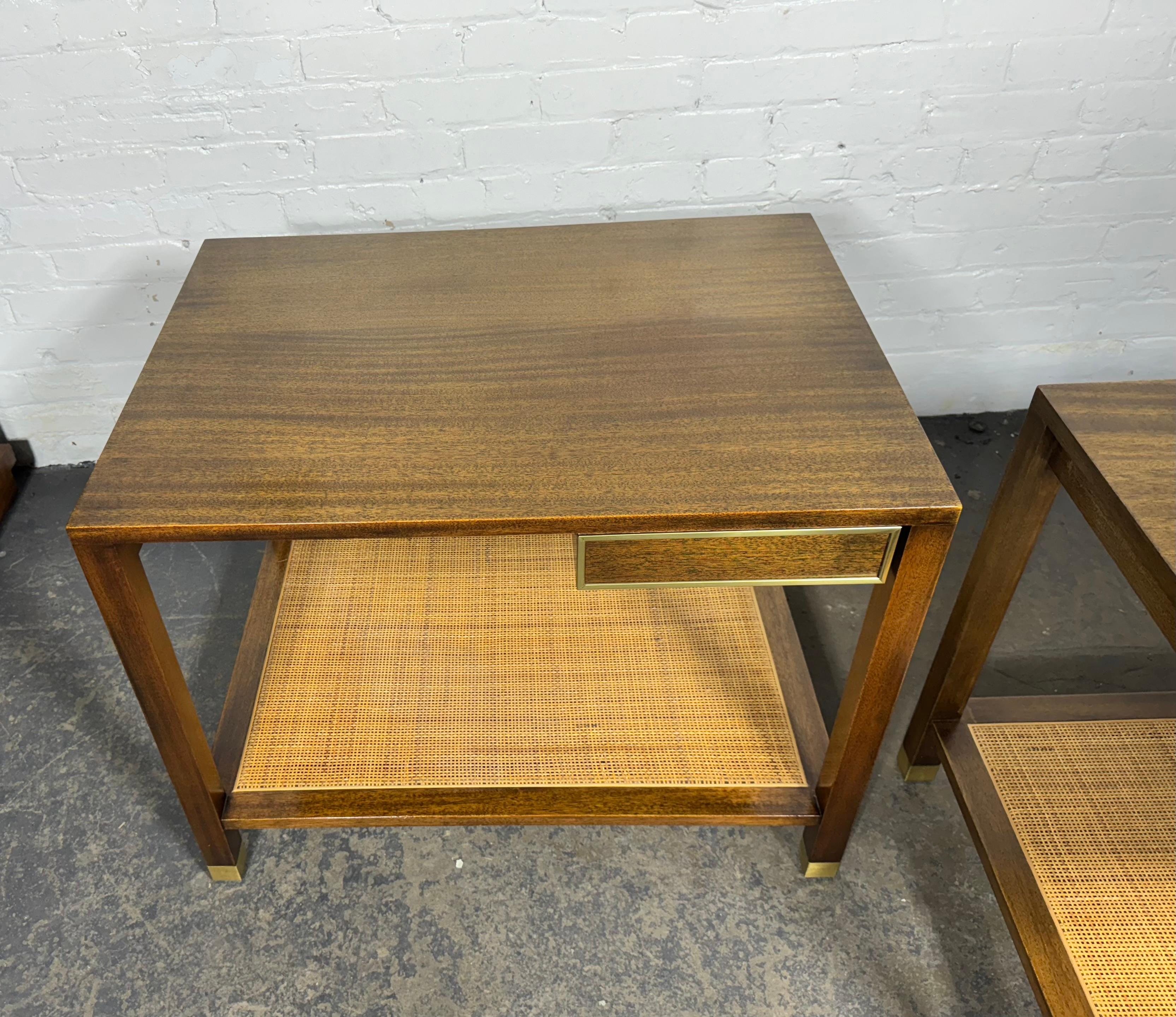 Américain Tables d'appoint en acajou et rotin de Harvey Probber, milieu de siècle en vente
