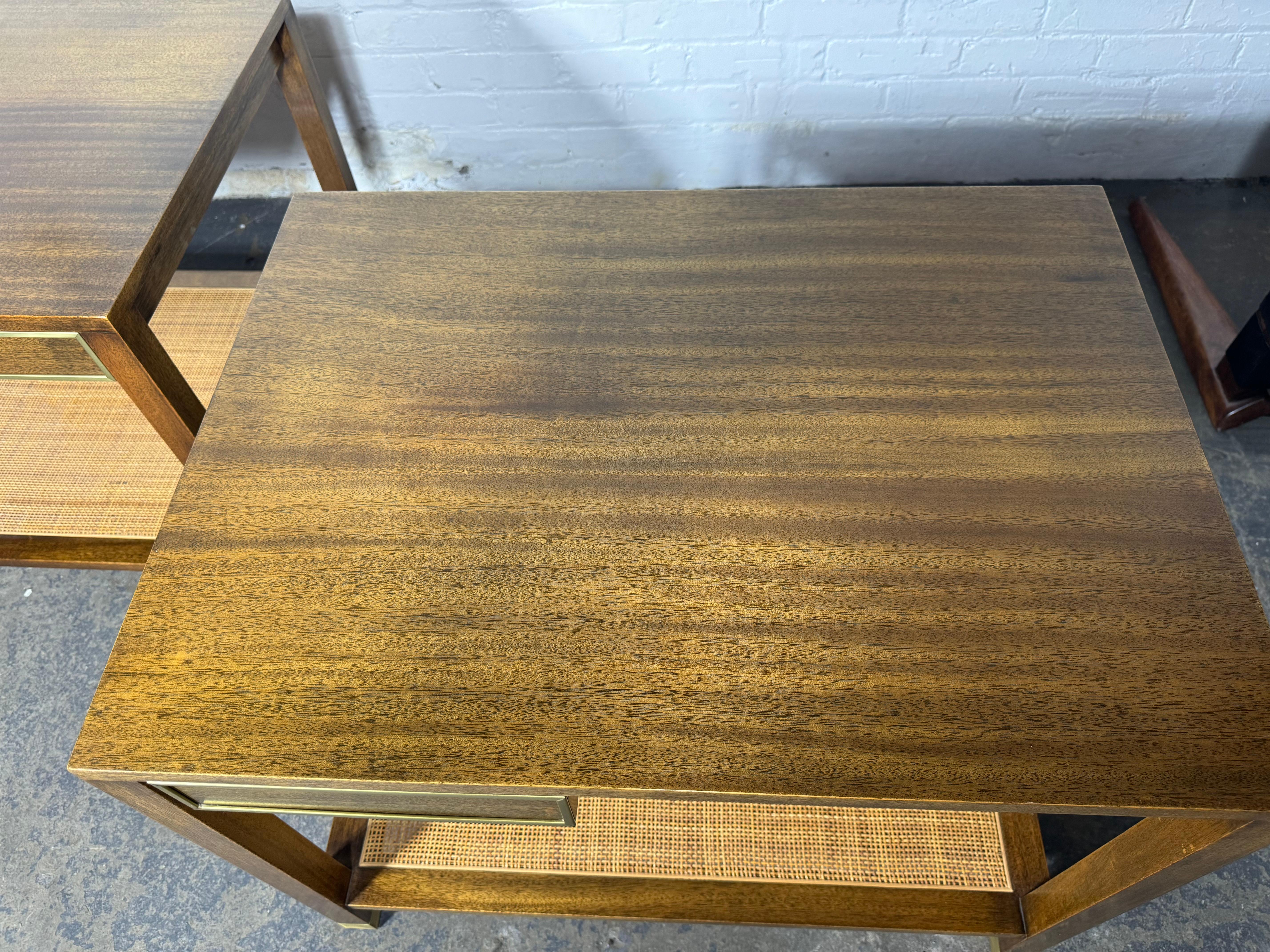 Laiton Tables d'appoint en acajou et rotin de Harvey Probber, milieu de siècle en vente