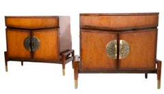 Pr. Comodini in stile moderno Hollywood Regency Asia di Helen Hobey Baker