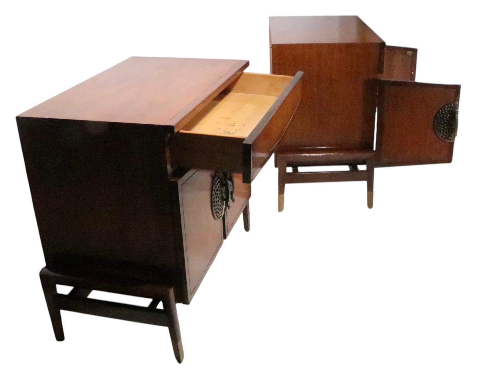 Pr. Mesillas de noche estilo Hollywood Regency Asia Modern de Helen Hobey Baker en venta 2