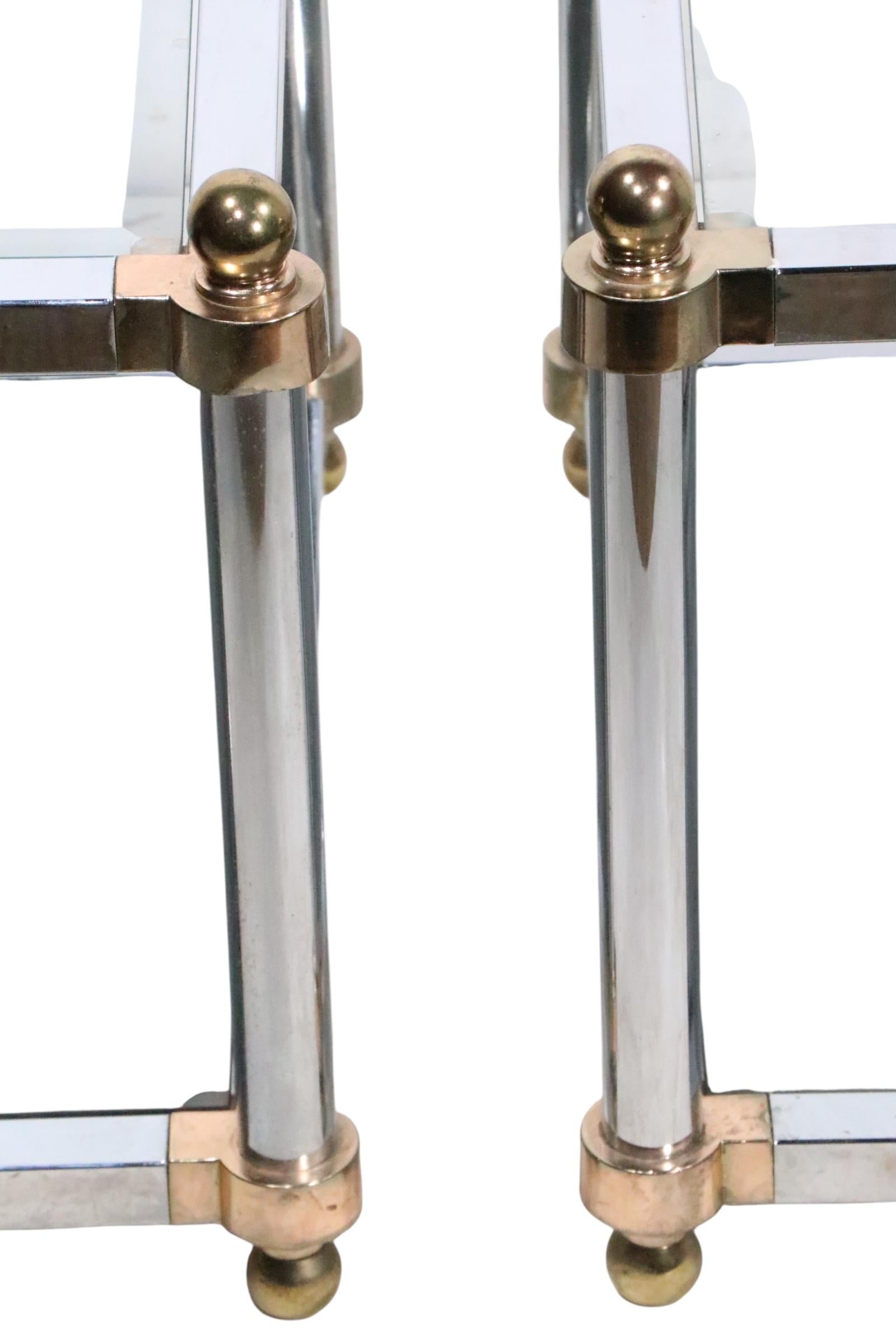 Pr. Tables d'appoint Hollywood Regency en laiton chromé et verre d'après Maison Jansen en vente 11