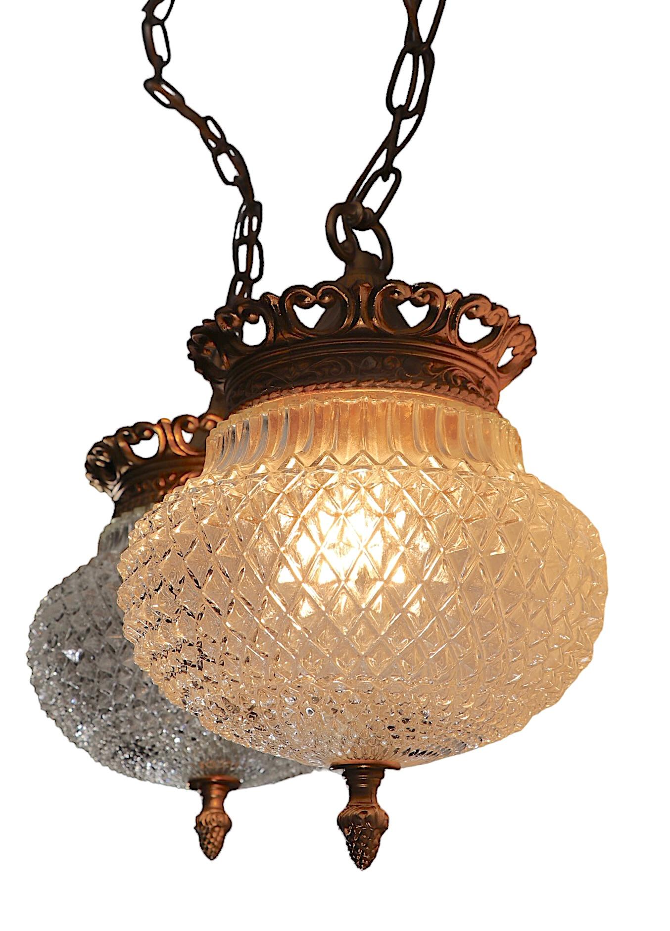 Métal Pr. Lampes Globe suspendues Hollywood Regency  en vente