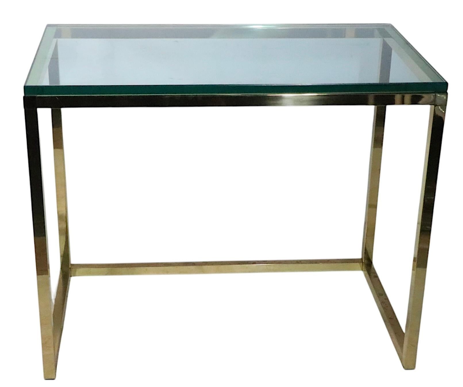 Pr. Tables postmodernes Hollywood Regency en verre et laiton fabriquées en Italie  1970/80's en vente 9