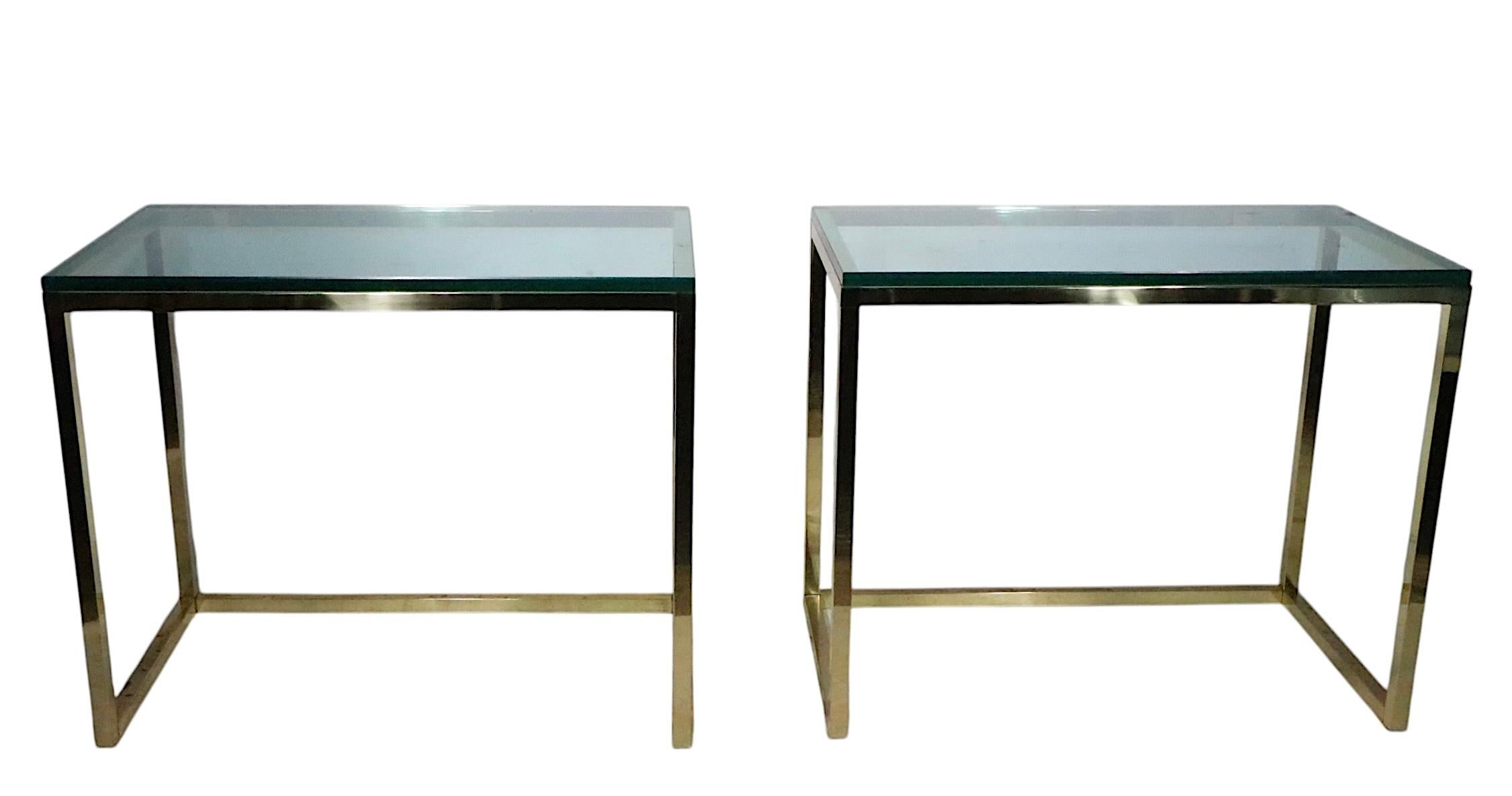 Pr. Tables postmodernes Hollywood Regency en verre et laiton fabriquées en Italie  1970/80's en vente 14