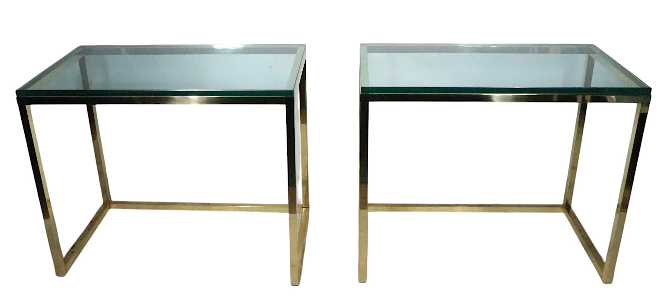 Pr. Tables postmodernes Hollywood Regency en verre et laiton fabriquées en Italie  1970/80's en vente 2