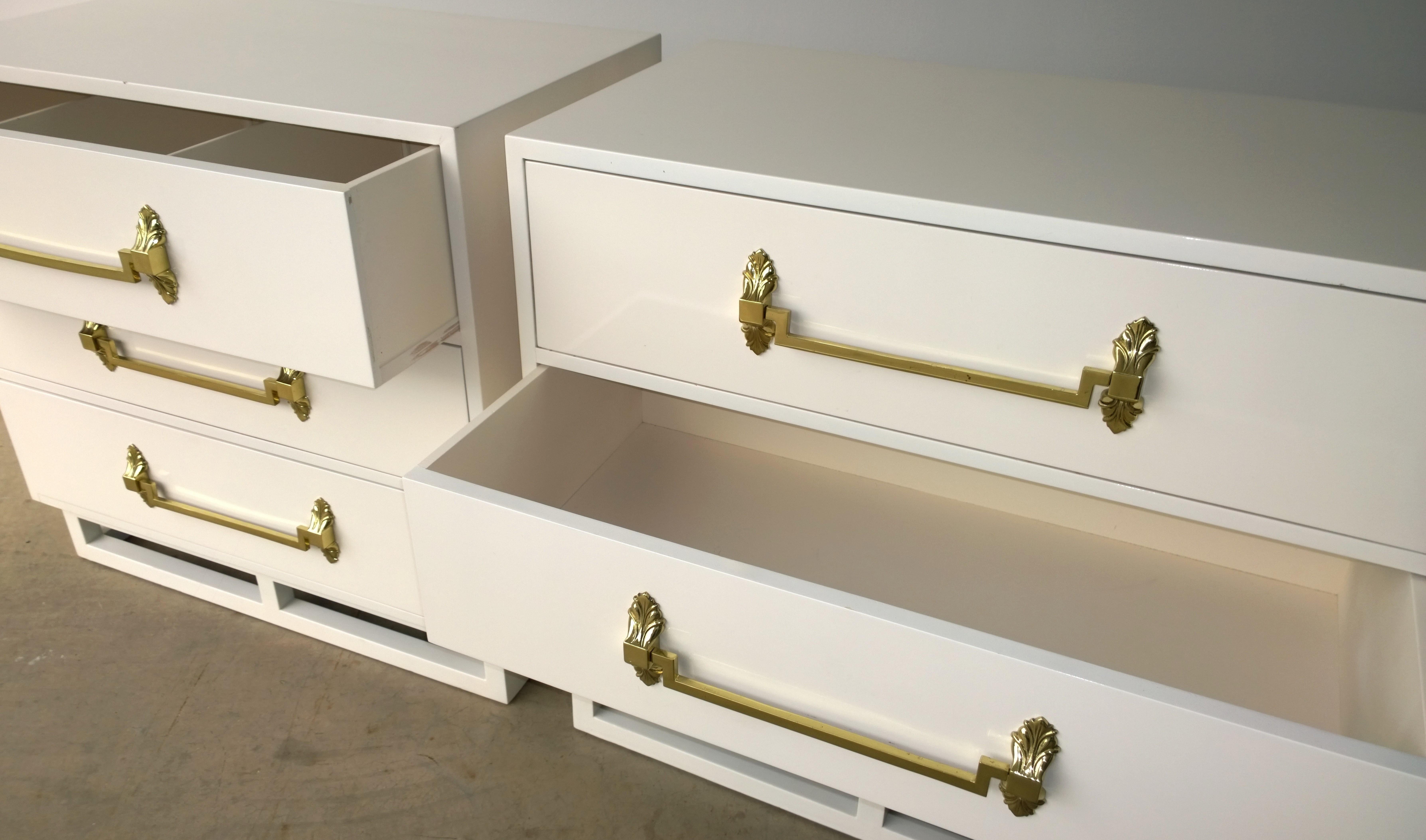 Pair of White Lacquered & Brass Decorative Pulls Grosfeld House Chest of Drawers For Sale 8