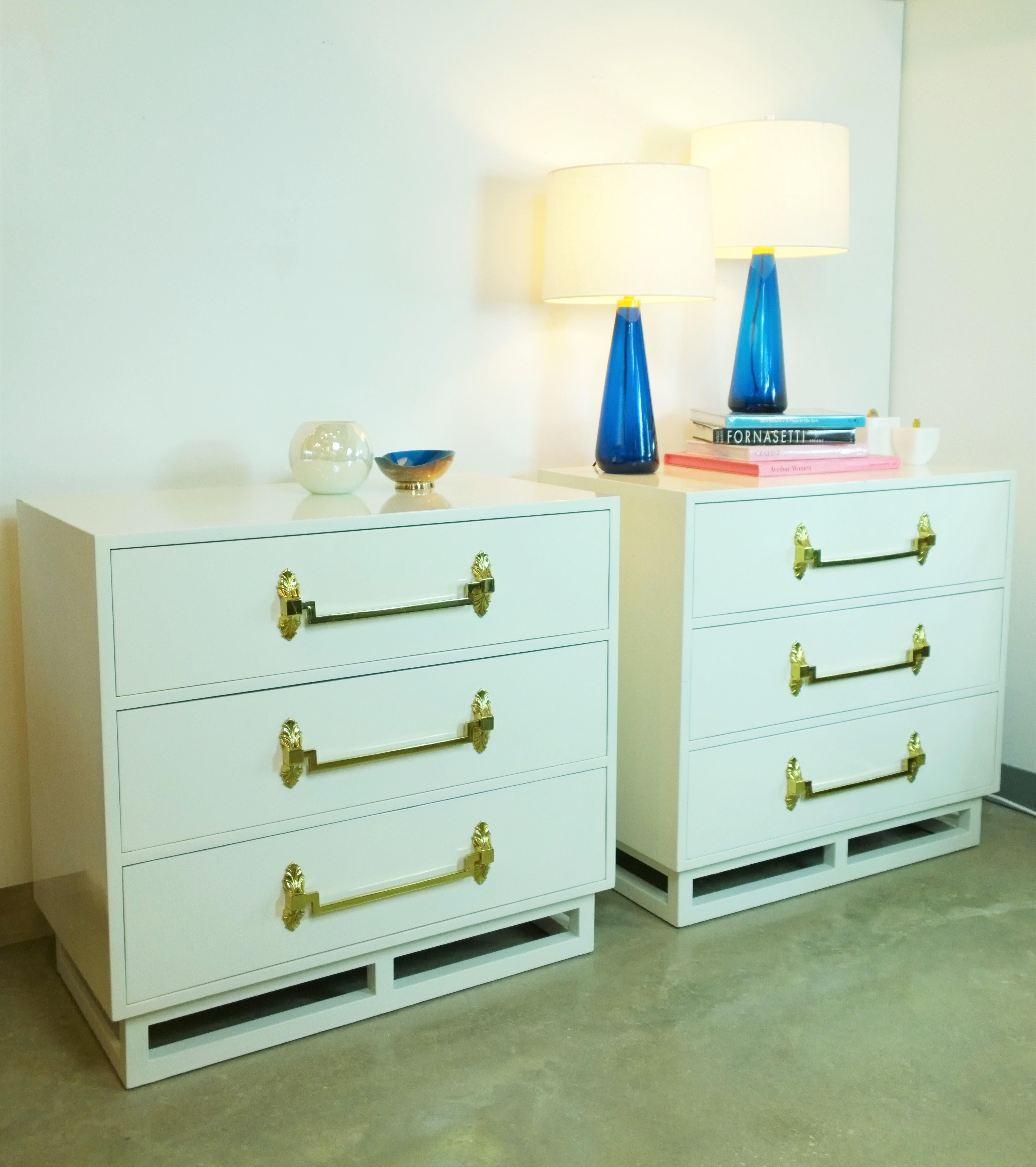Pair of White Lacquered & Brass Decorative Pulls Grosfeld House Chest of Drawers For Sale 14