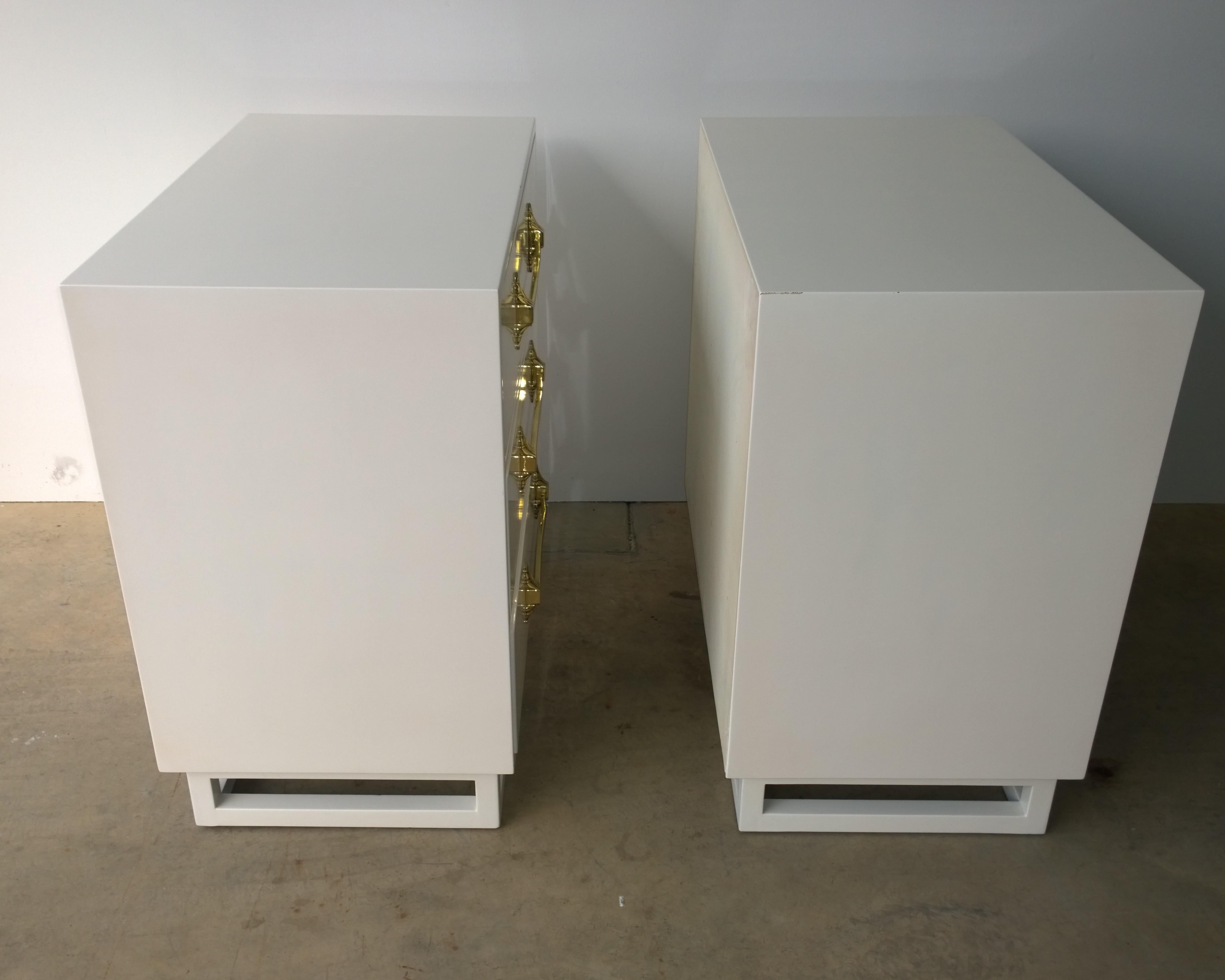 Mid-20th Century Pair of White Lacquered & Brass Decorative Pulls Grosfeld House Chest of Drawers For Sale