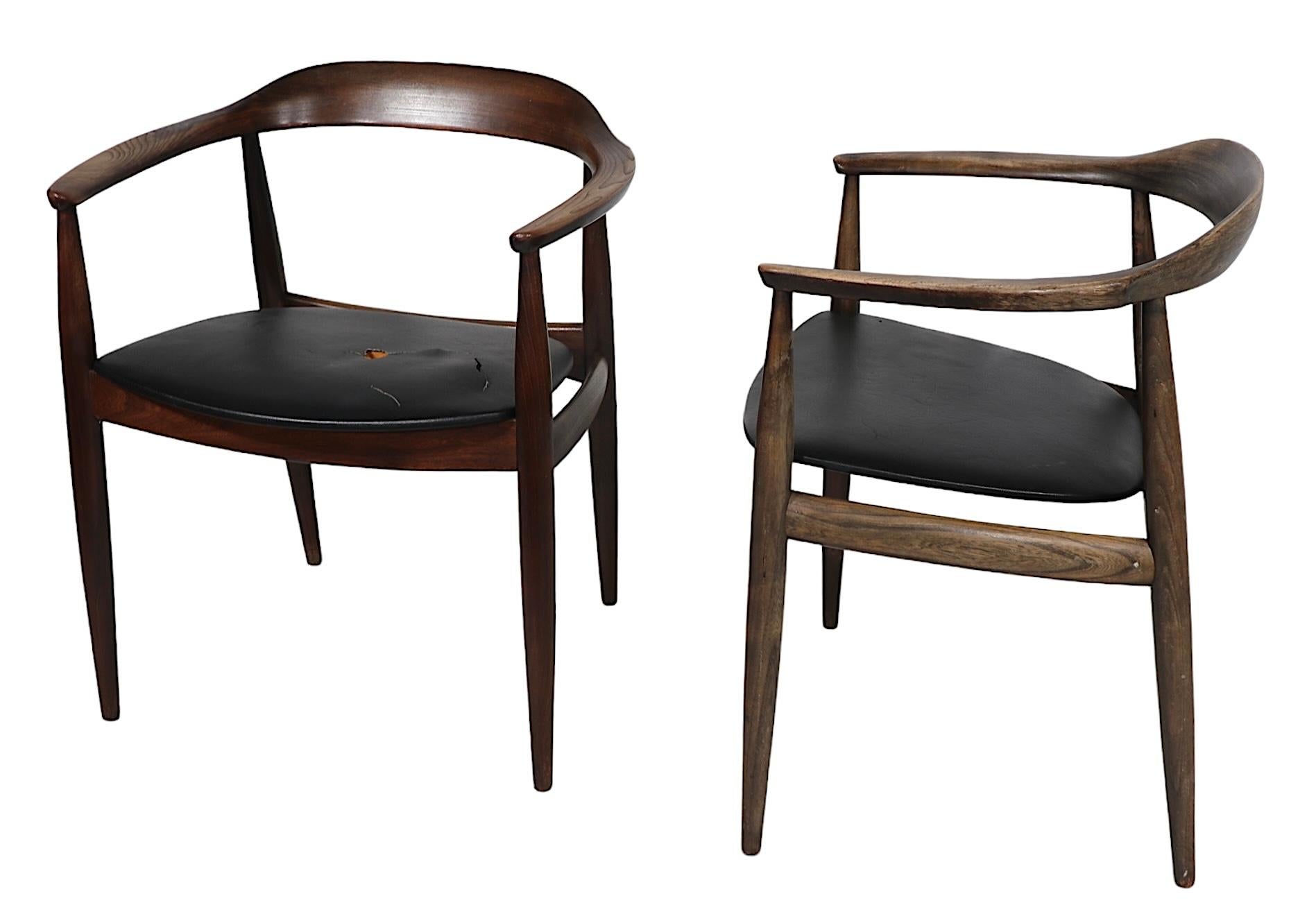  Pr. Illum Wikkelso Design Niels Eilersen Made Danish Mid Century  Dining Chairs In Good Condition For Sale In New York, NY