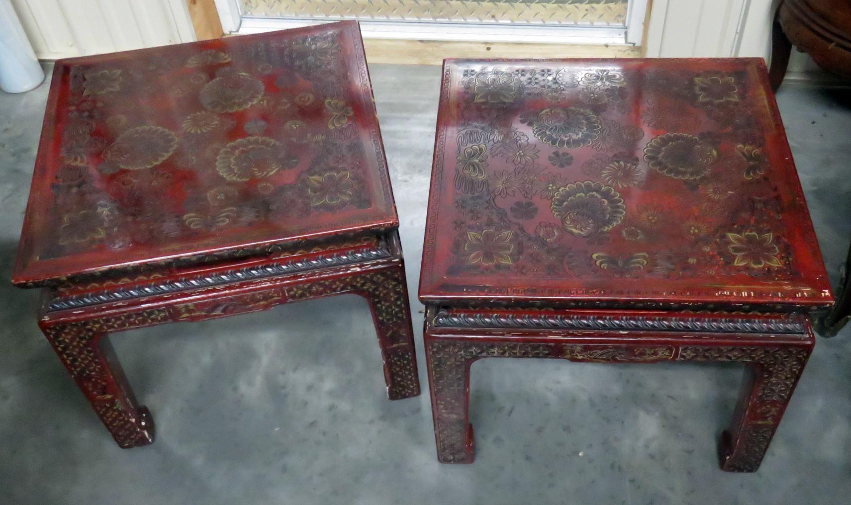 Bois Paire de tables d'appoint en laque sculptée et chinoiserie de John Widdicomb pour Coromandel en vente