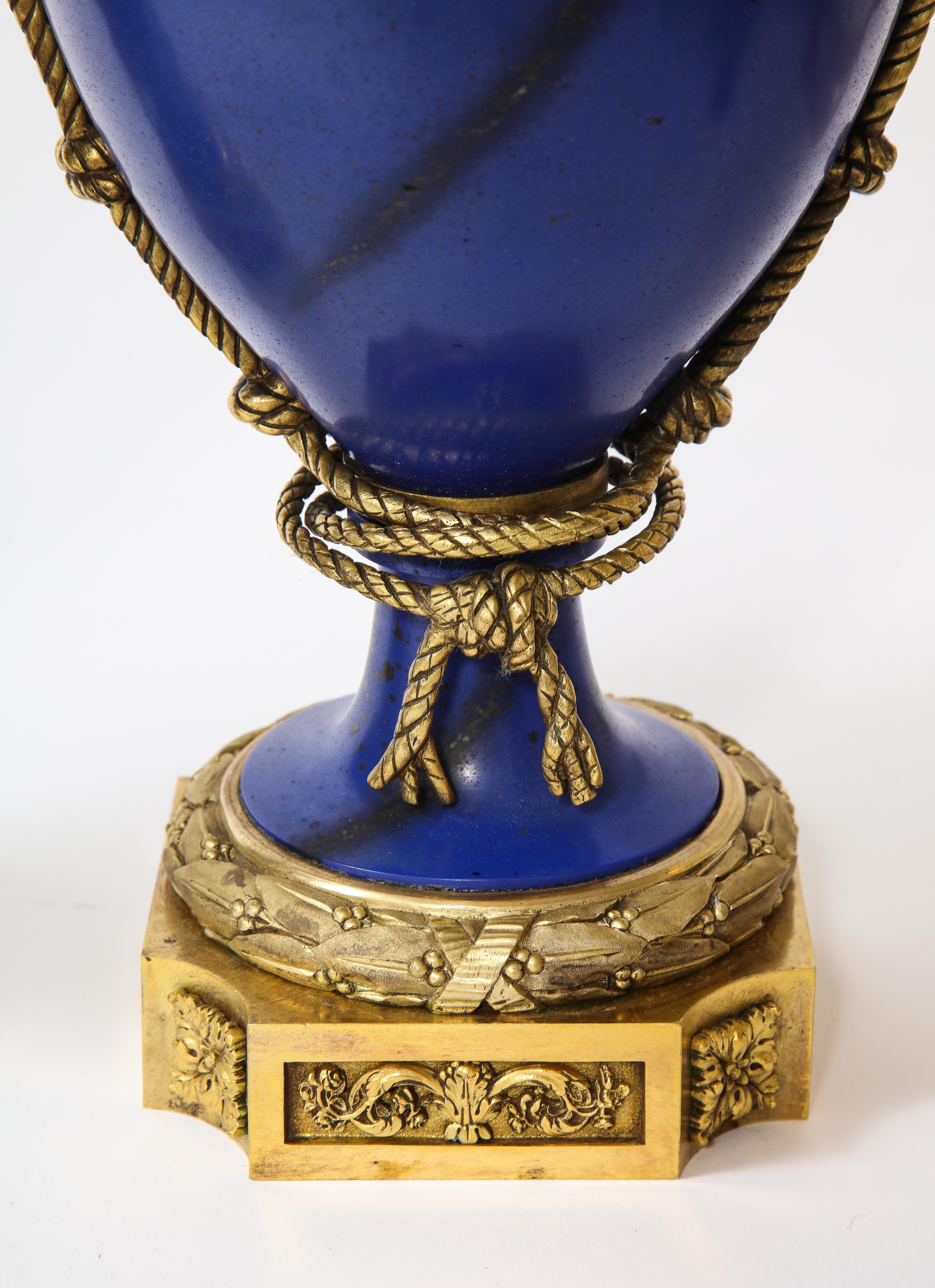 Pr. Vasi in Lapislazzuli Scagliola Ormolu montati in stile Luigi XVI, Paris 1800 in vendita 5