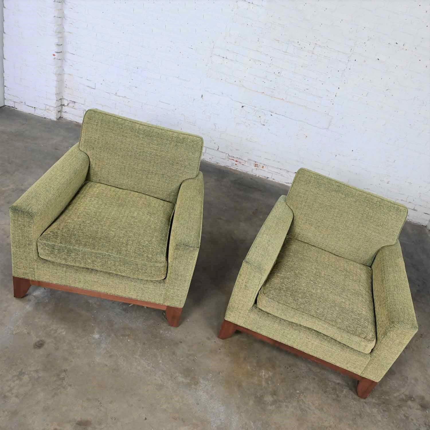 Pr Late 20th Modern Custom-Made Lawson Style Large Scale Khaki Green Club Chairs In Good Condition In Topeka, KS