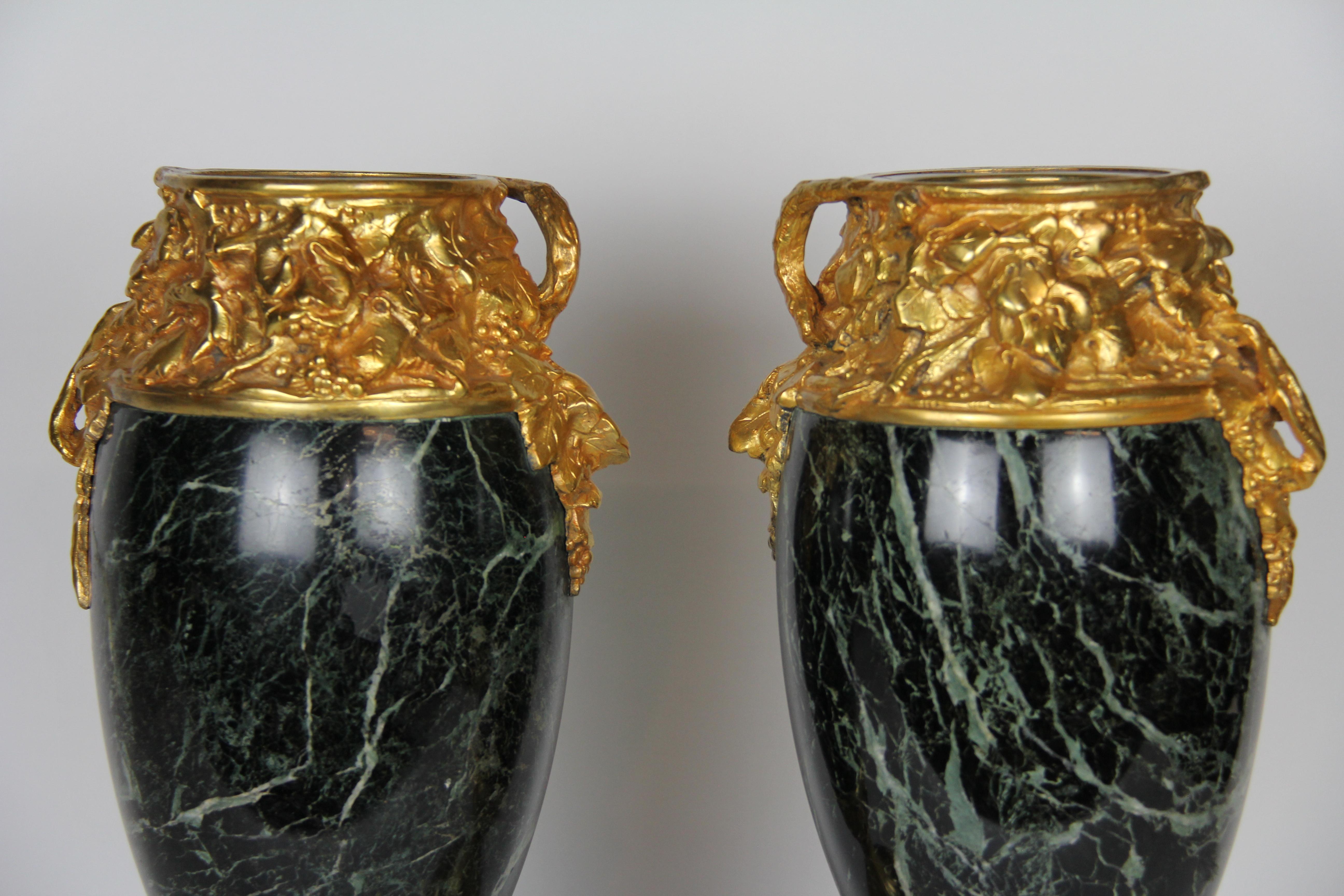 Pr. Französische Jugendstil-Vasen aus Verde-Antico-Marmor mit Bronzemontierung, A. Marionnet, A. Marionnet im Zustand „Gut“ im Angebot in New York, NY