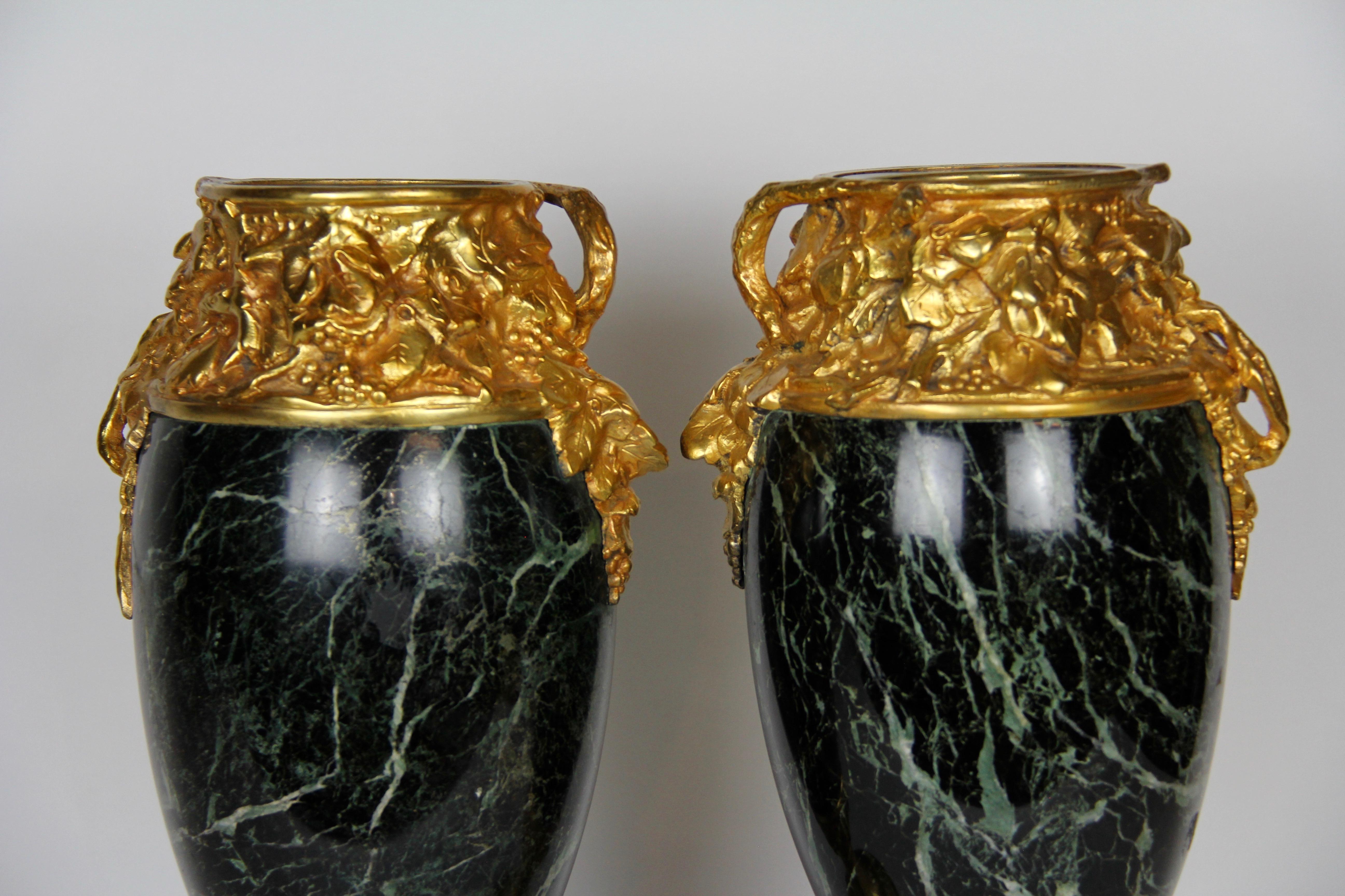 Pr. Französische Jugendstil-Vasen aus Verde-Antico-Marmor mit Bronzemontierung, A. Marionnet, A. Marionnet im Angebot 1