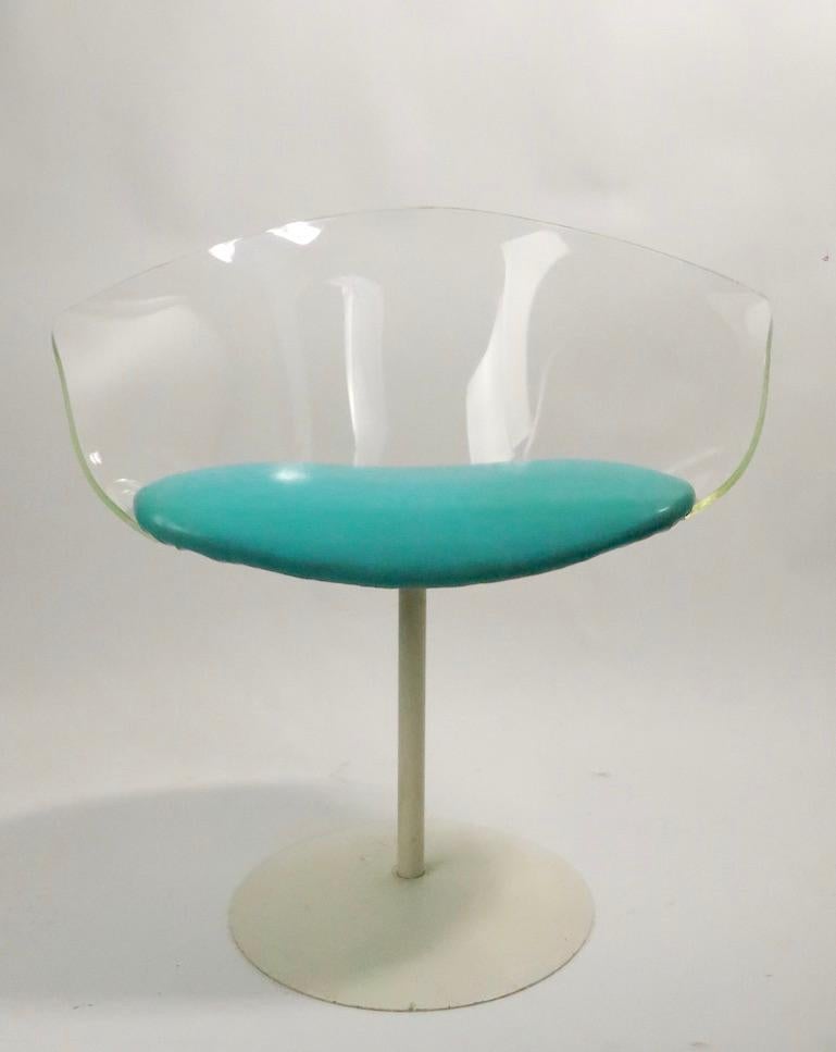 Pair of Lucite Shell Swivel Chairs In Good Condition For Sale In New York, NY