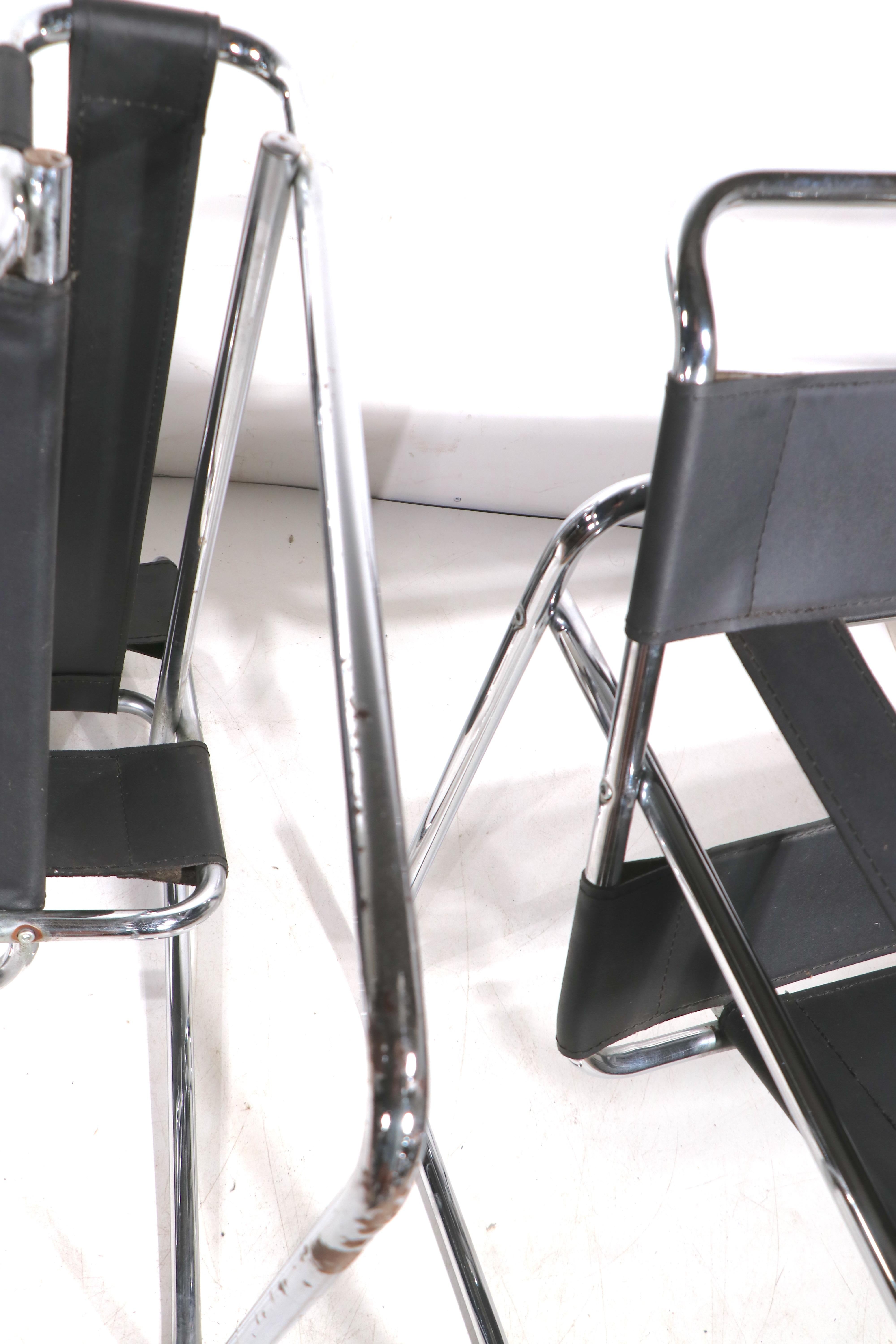 Coppia di sedie lounge classiche Wasilly, originariamente progettate al Bauhaus da Marcel Breuer, questi esemplari sono successivi, realizzati in Italia  versioni, attribuite a Gavina, anni '70 circa. Entrambe le sedie sono strutturalmente sane e