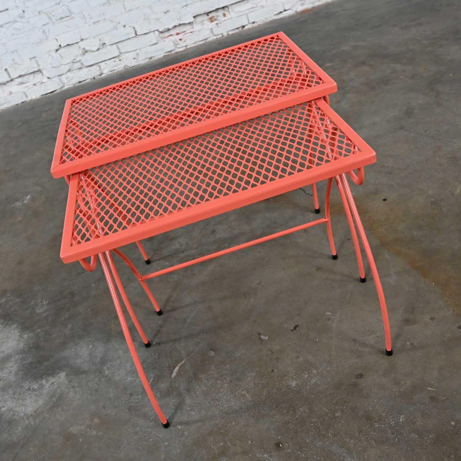 Pr MCM Coral Painted Outdoor Nesting Side Tables Metal Wire & Expanded Metal Top For Sale 4